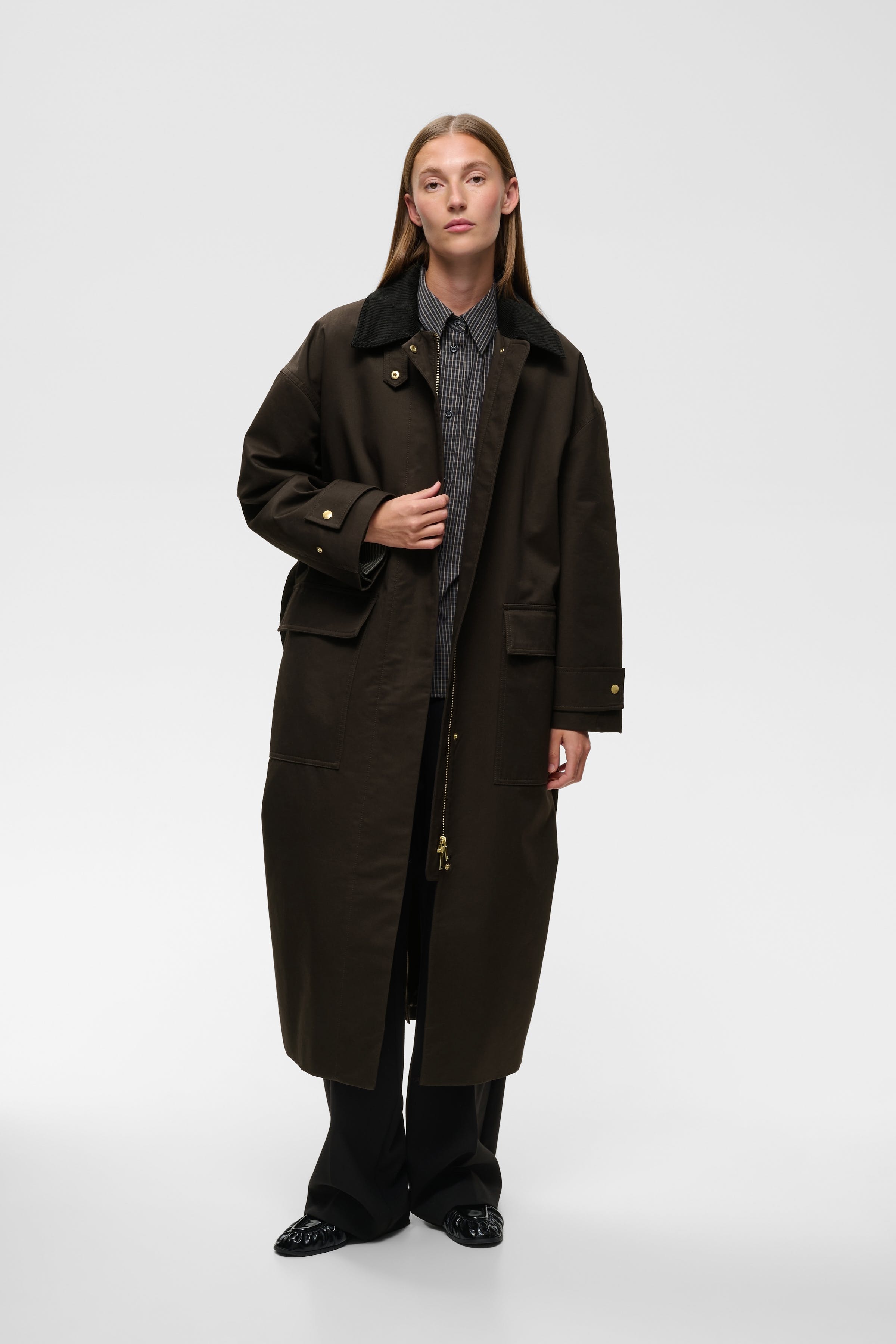 HUNTERYIW Coat LOOKBOOK FRONT 30112706-191109