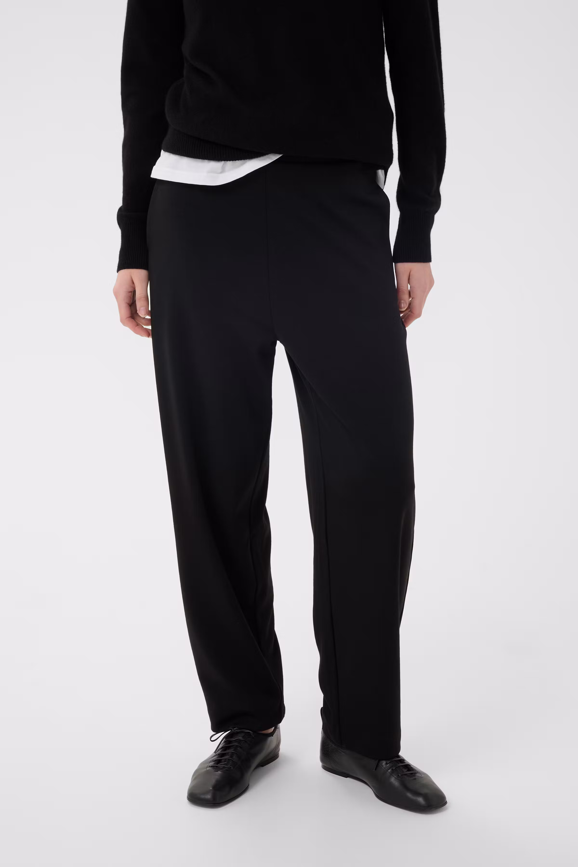 BekyIW Barrel Trousers LOOKBOOK FRONT 30111195-194008