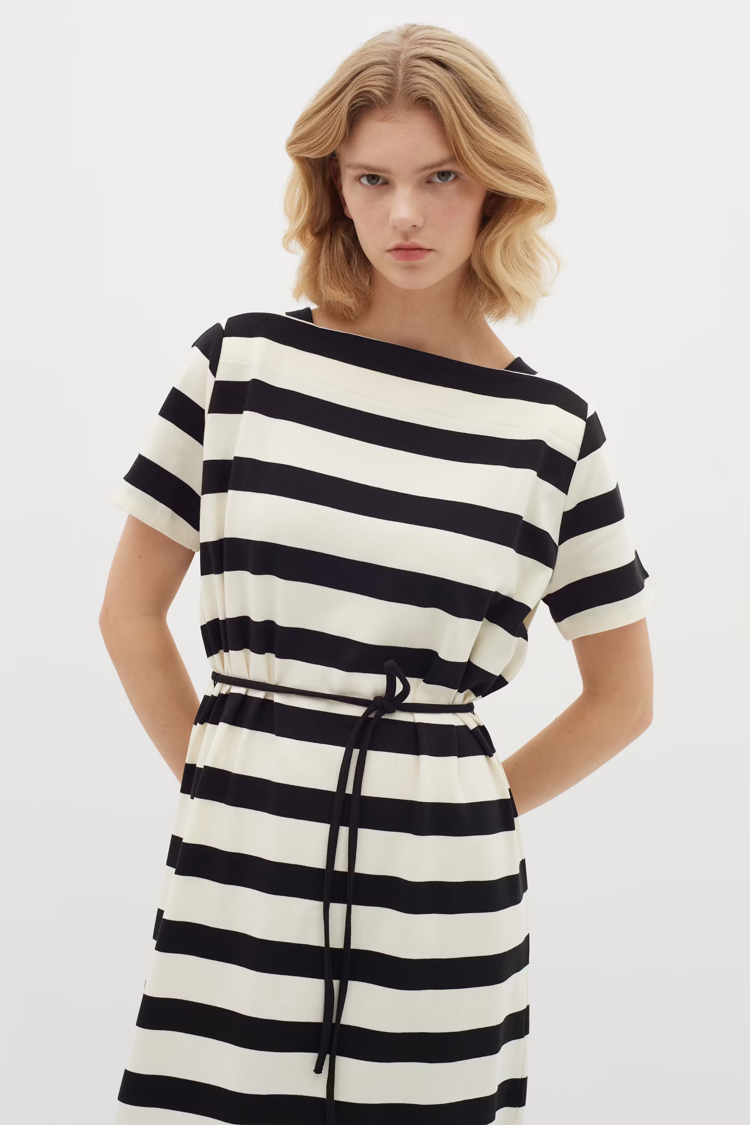 LesterIW Dress LOOKBOOK FRONT 30109533-301284