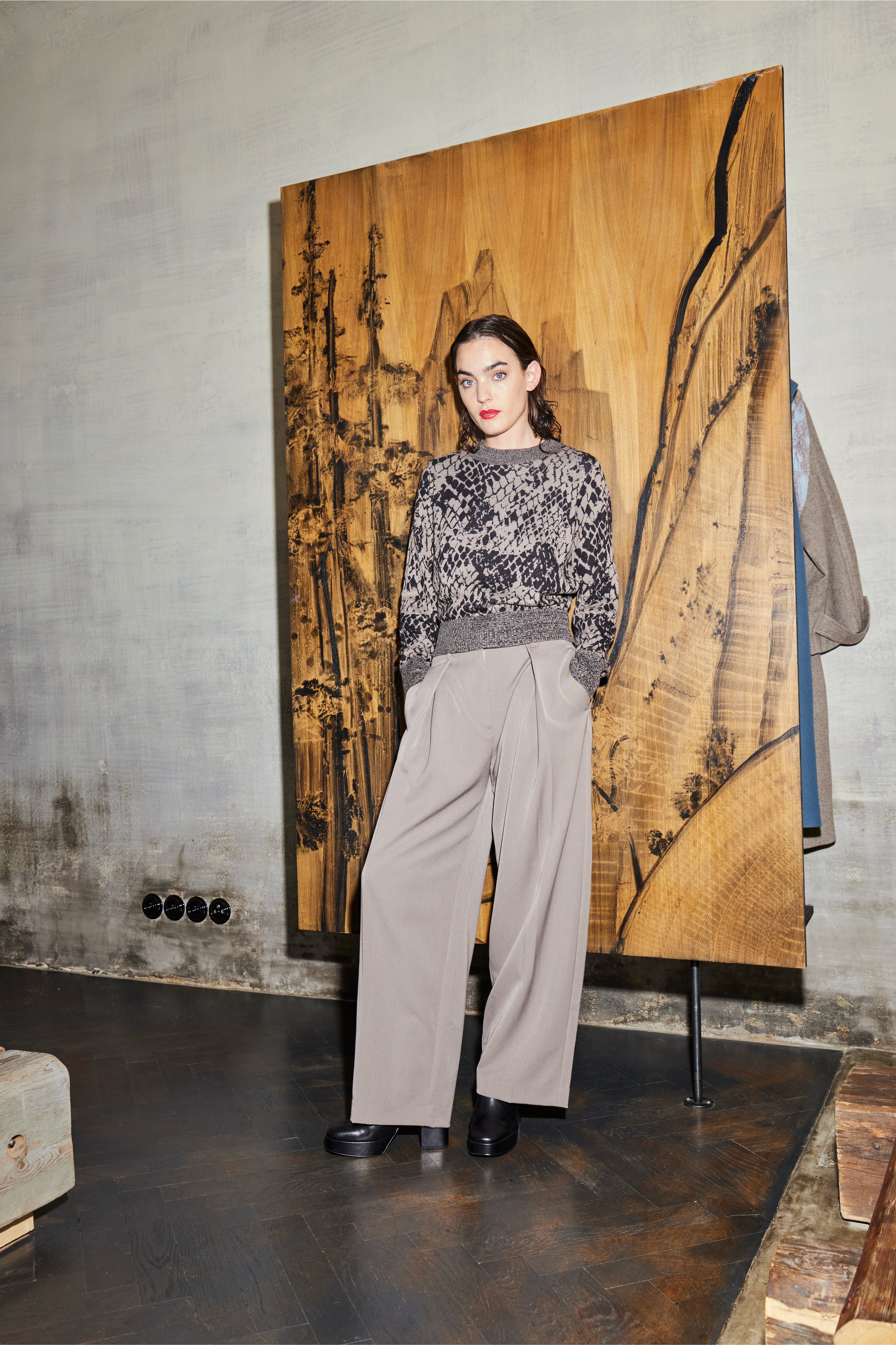IHSARIAZ Trousers LOCATION NONE 20121411-171212