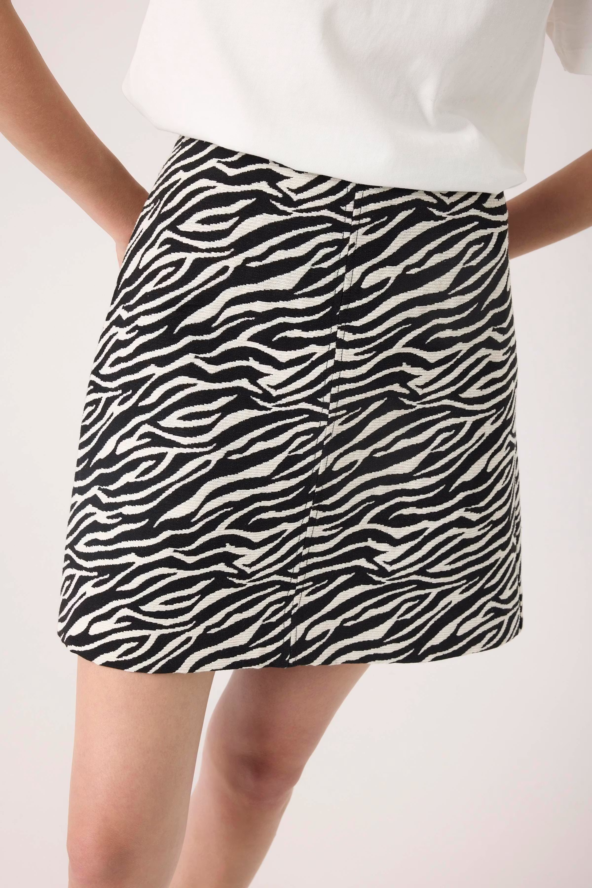 SLDarleen Kjol LOOKBOOK DETAIL 30408703-304329