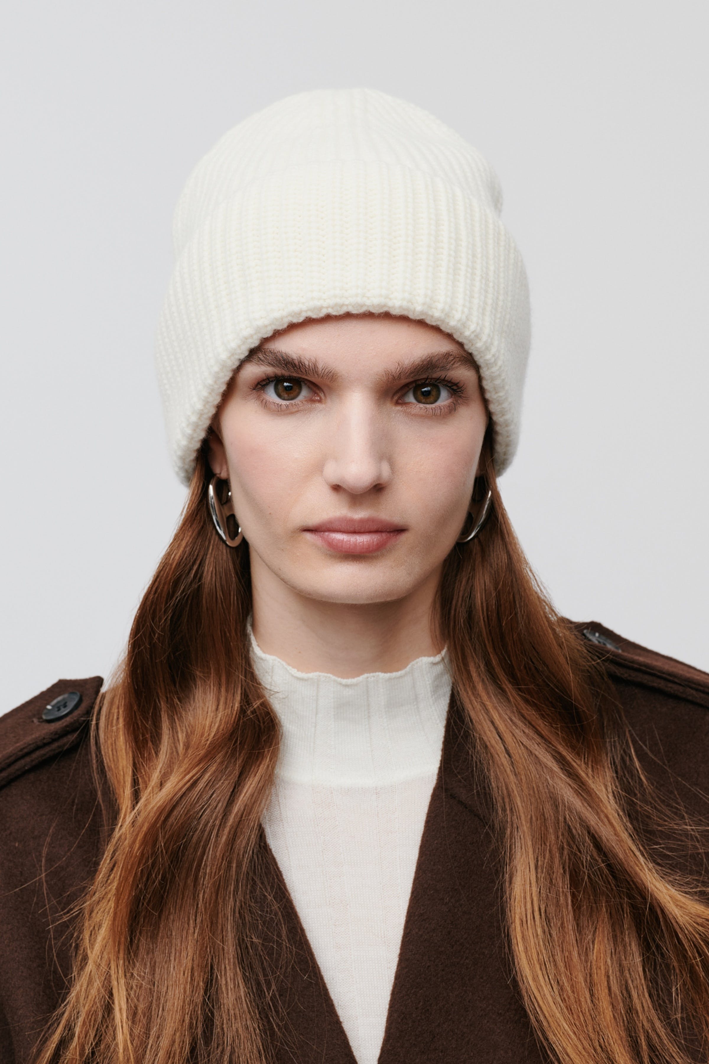 AMBER BEANIE LOOKBOOK FRONT 30600716-WH020