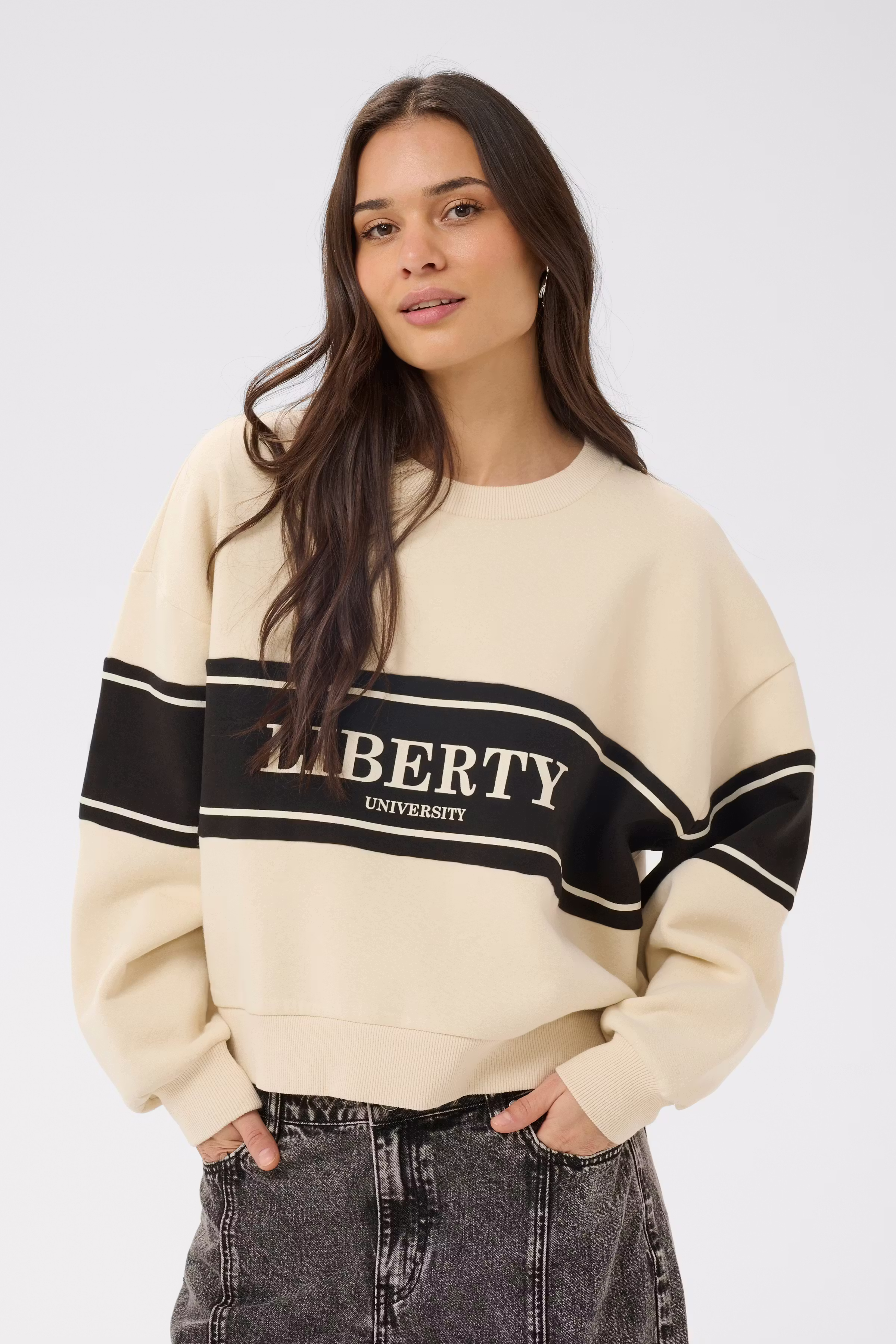 KAassia Sweatshirt LOOKBOOK FRONT 10511063-125202