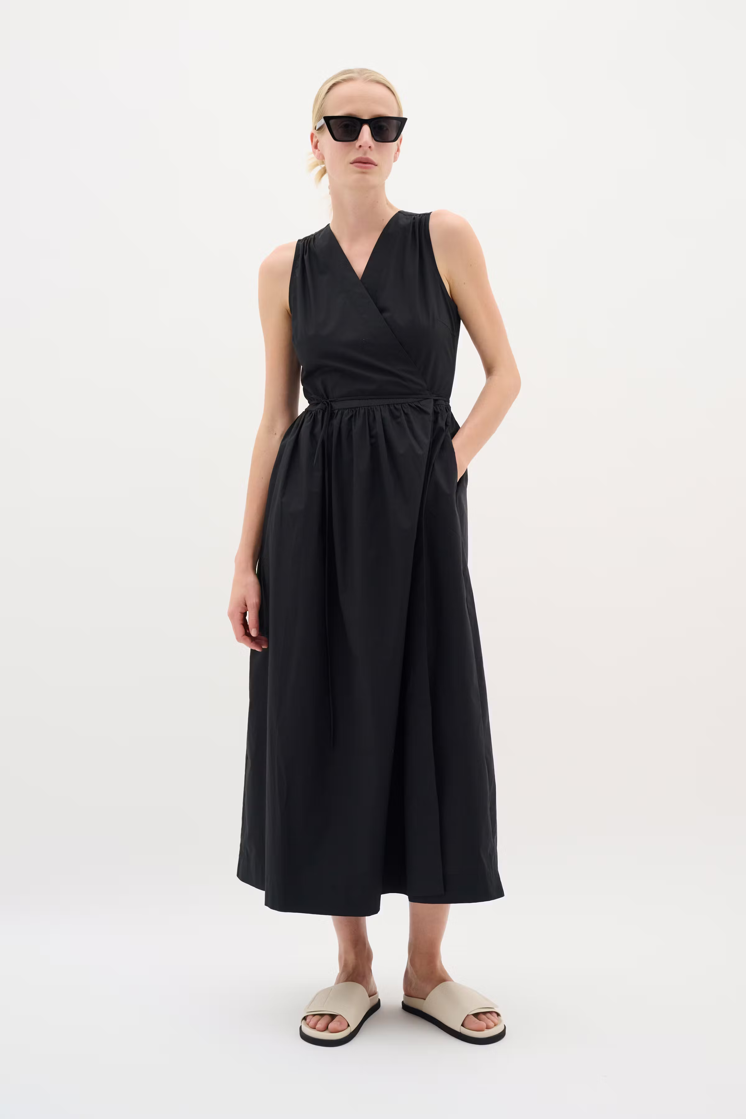 KennaIW Poplin wrap Klänning LOOKBOOK FRONT 30110535-194008