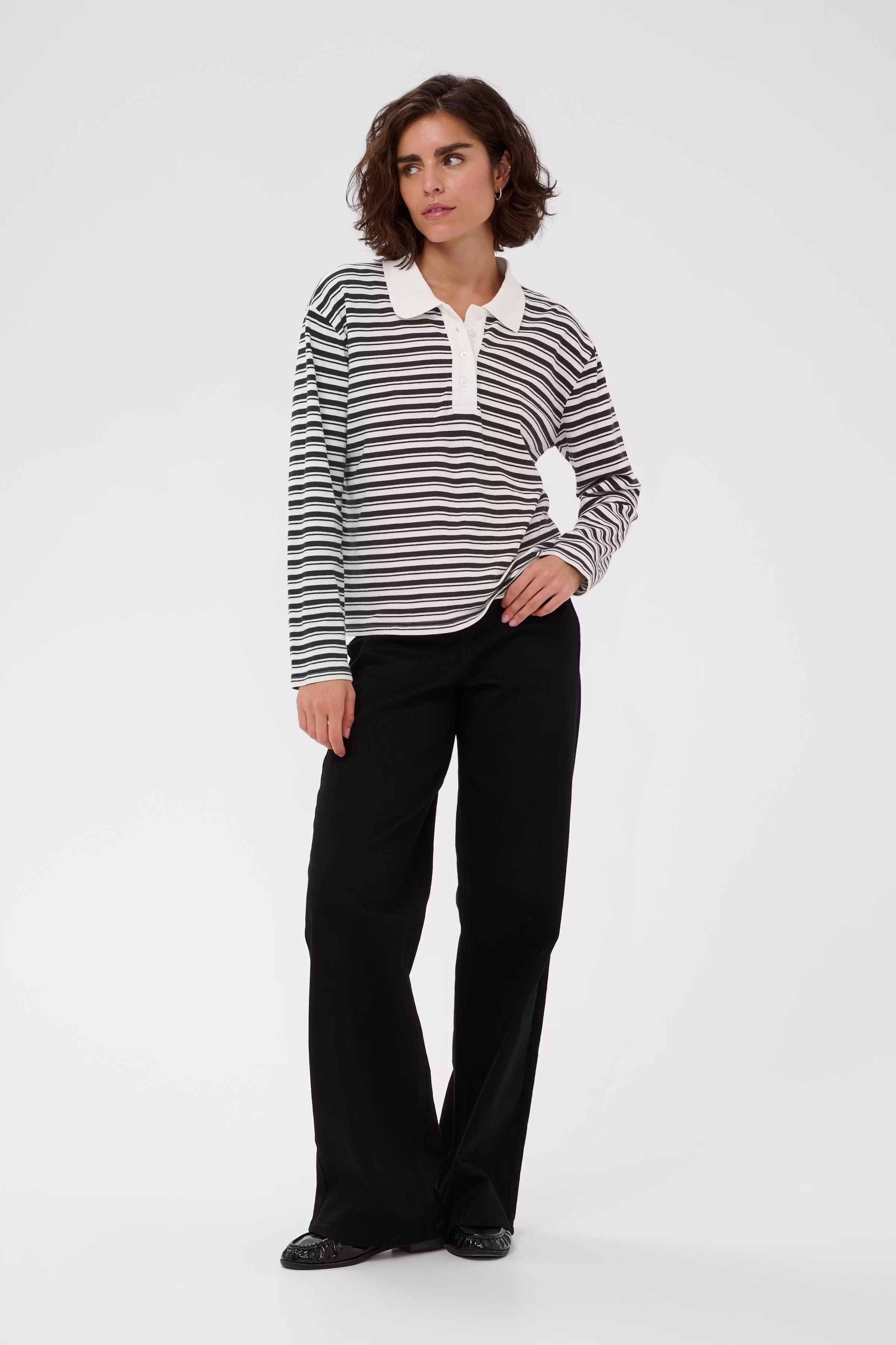 KAmiala T-shirt LOOKBOOK FRONT 10511189-108951
