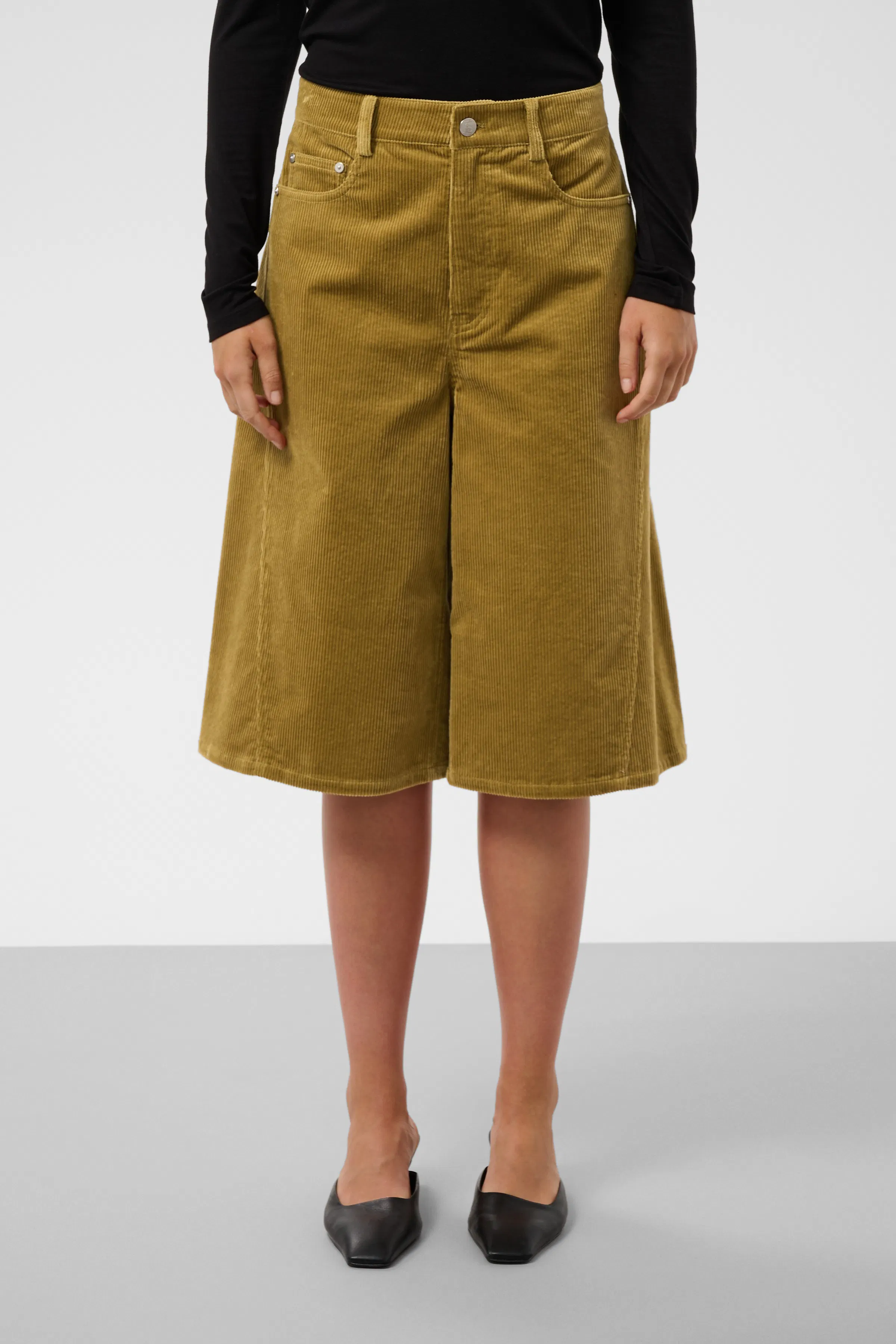 SLKamet Shorts LOOKBOOK FRONT 30409485-170929