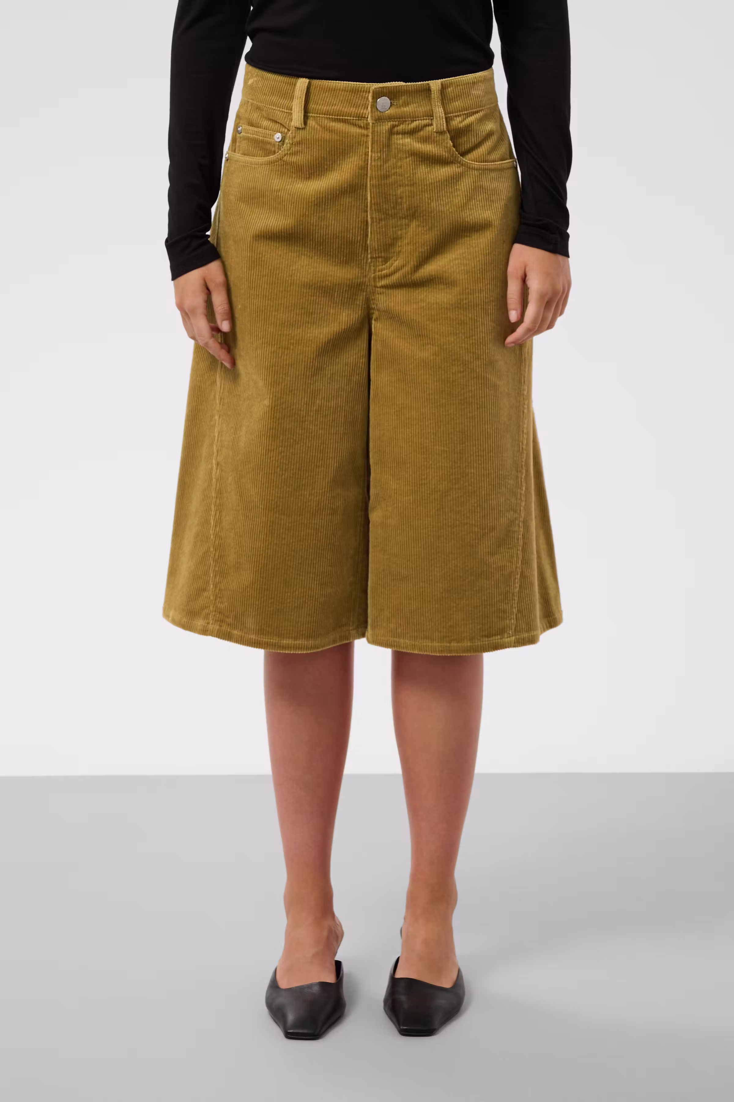 SLKamet Shorts LOOKBOOK FRONT 30409485-170929
