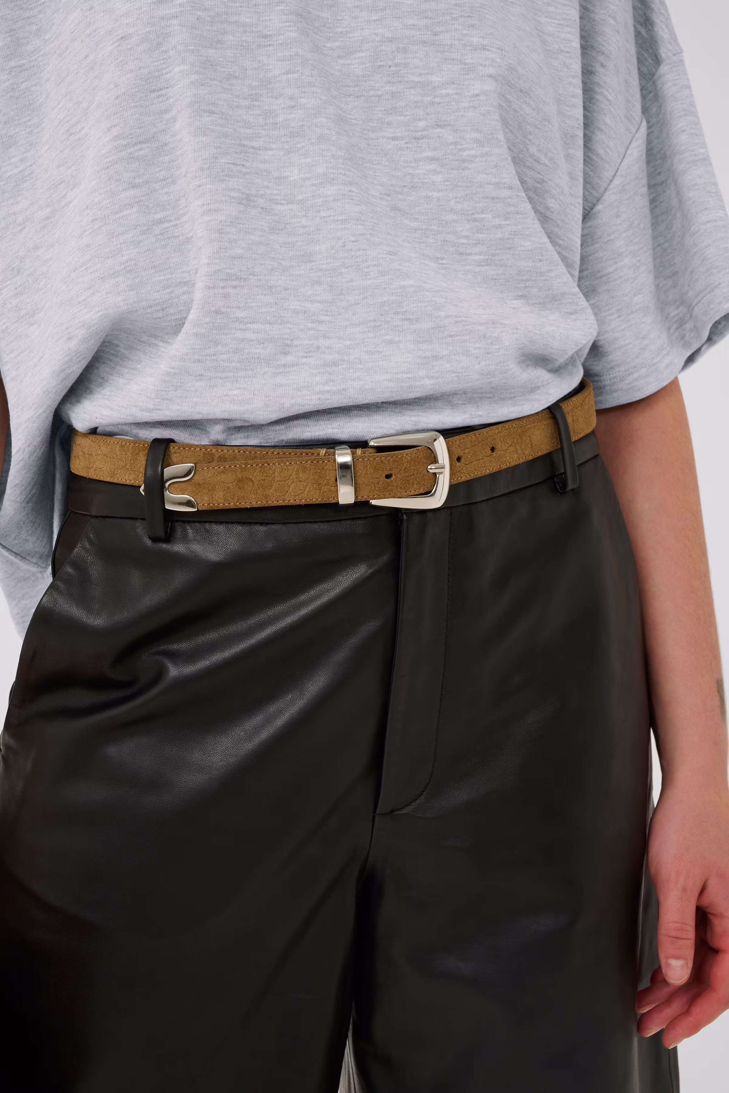 GZsuva Suede belt LOOKBOOK DETAIL 10911134-181022