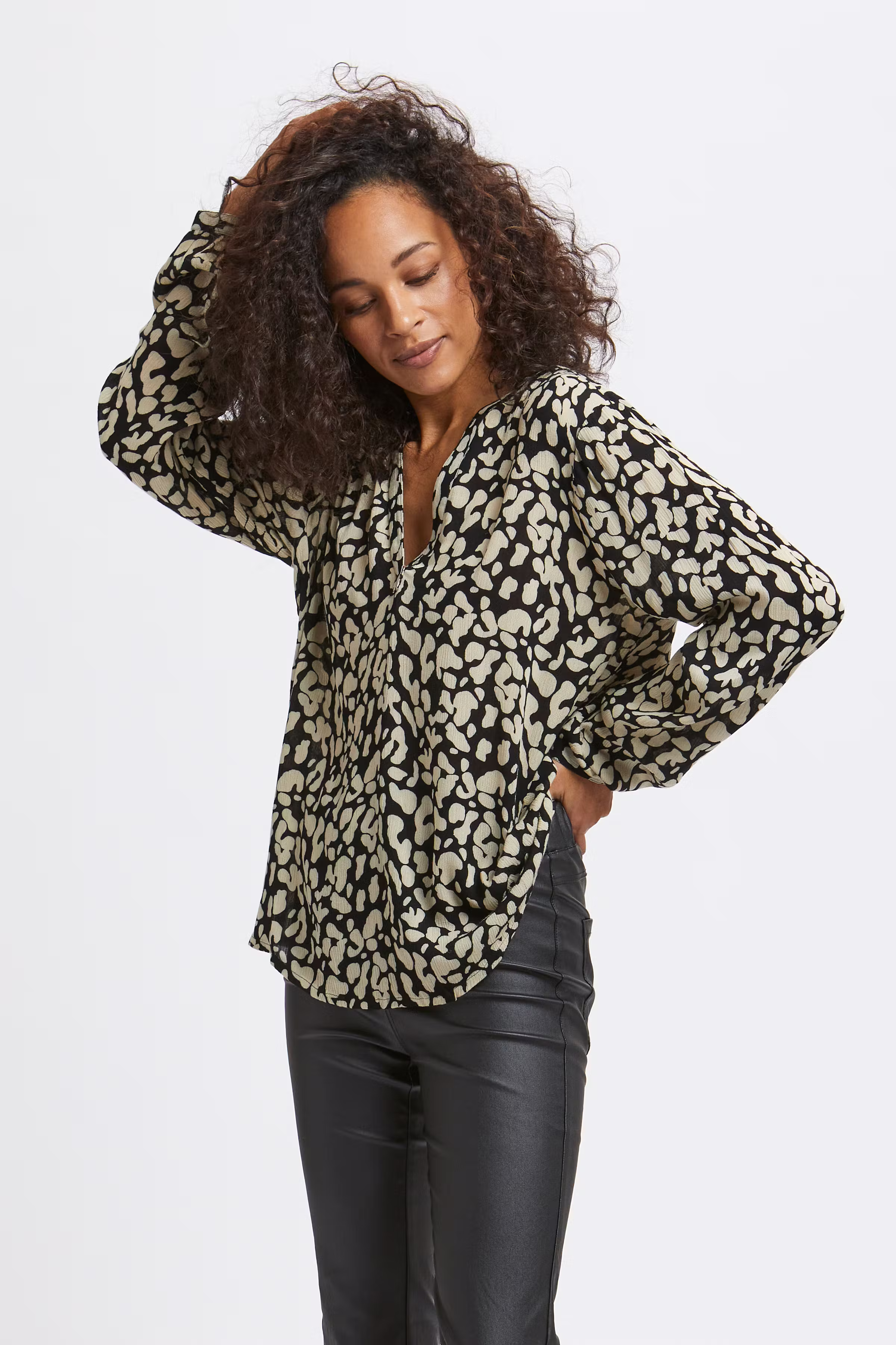 KAturbo Blouse LOOKBOOK FRONT 10551834-101811