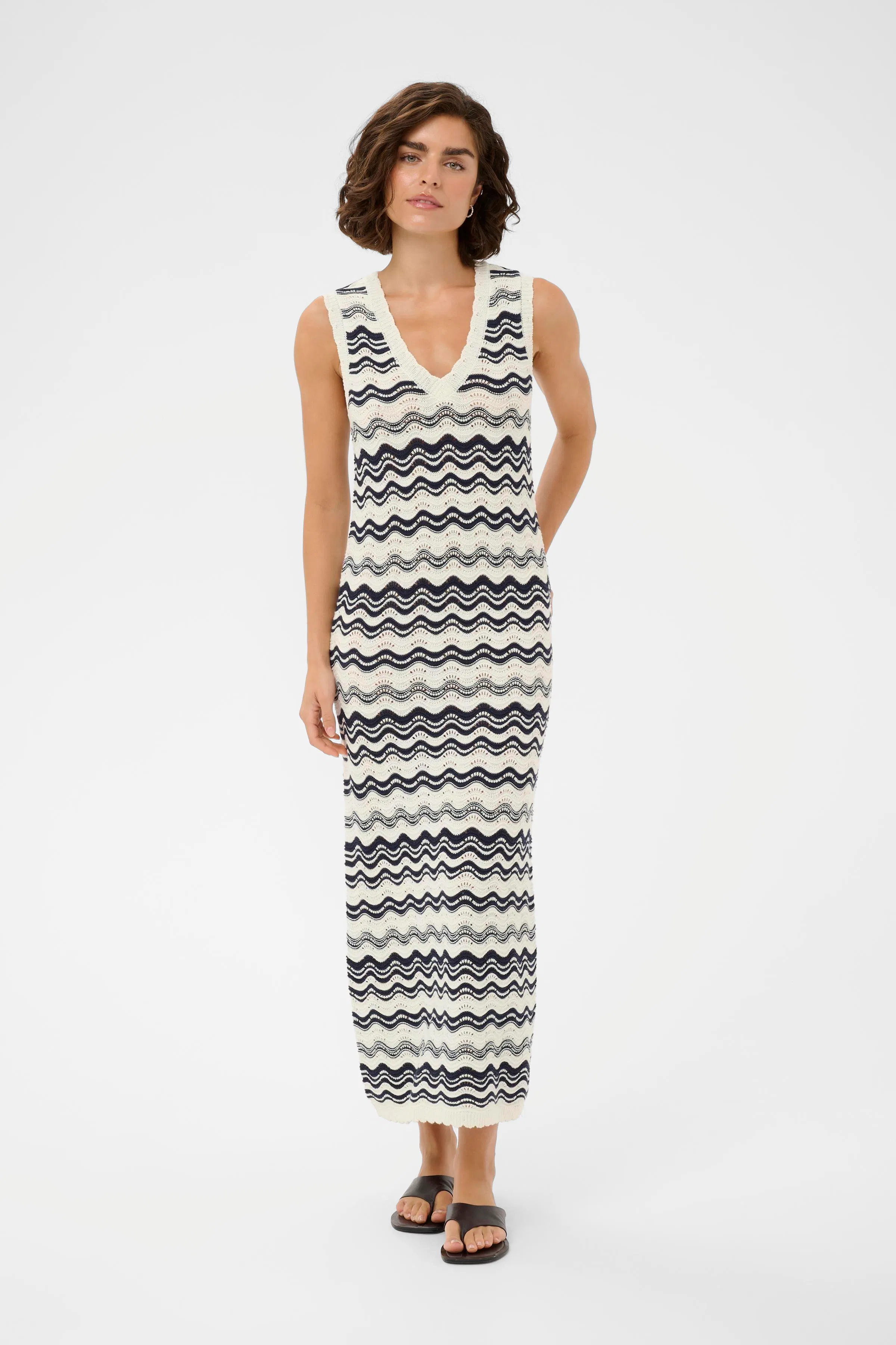 KAanna Dress LOOKBOOK FRONT 10511685-109285