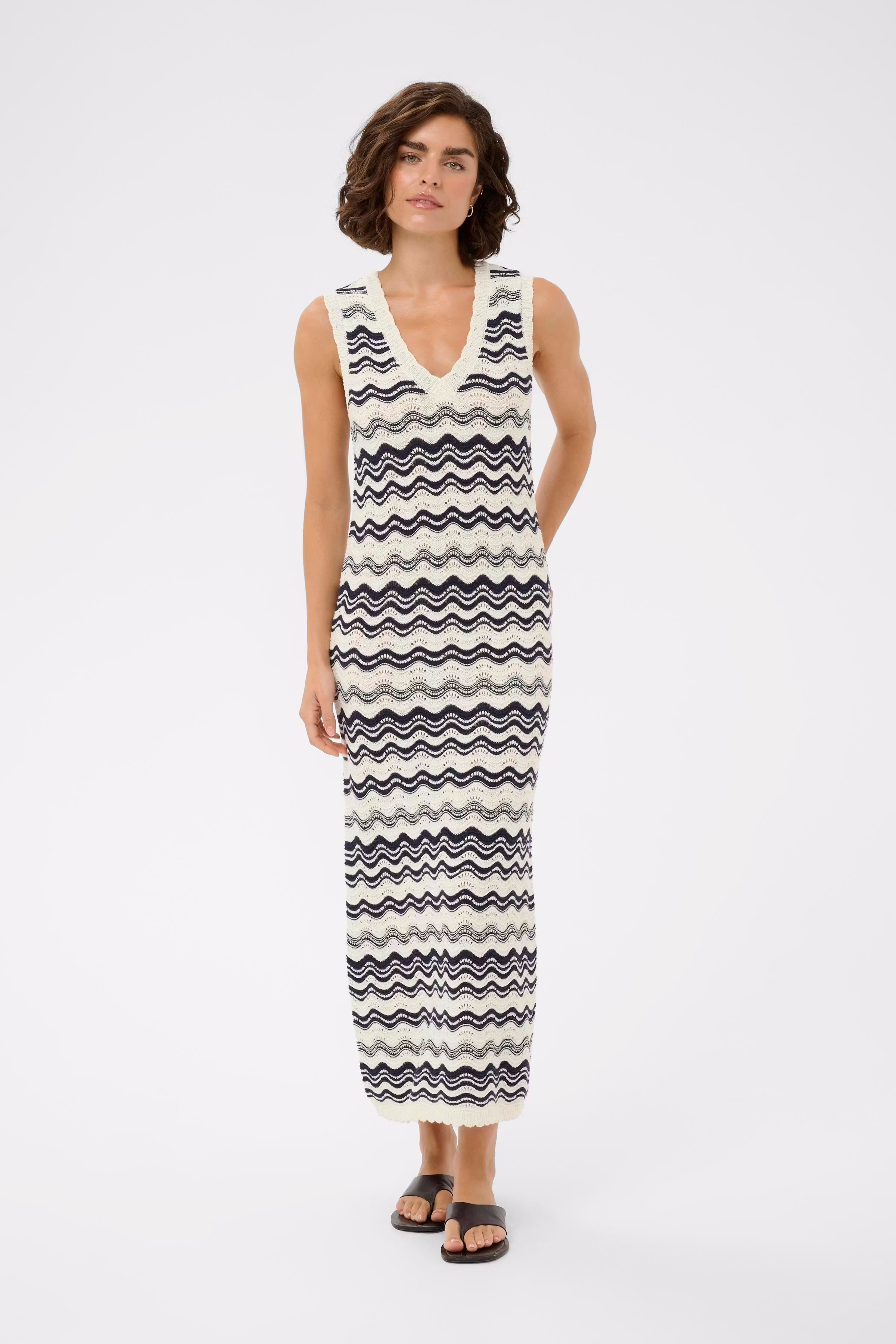 KAanna Dress LOOKBOOK FRONT 10511685-109285