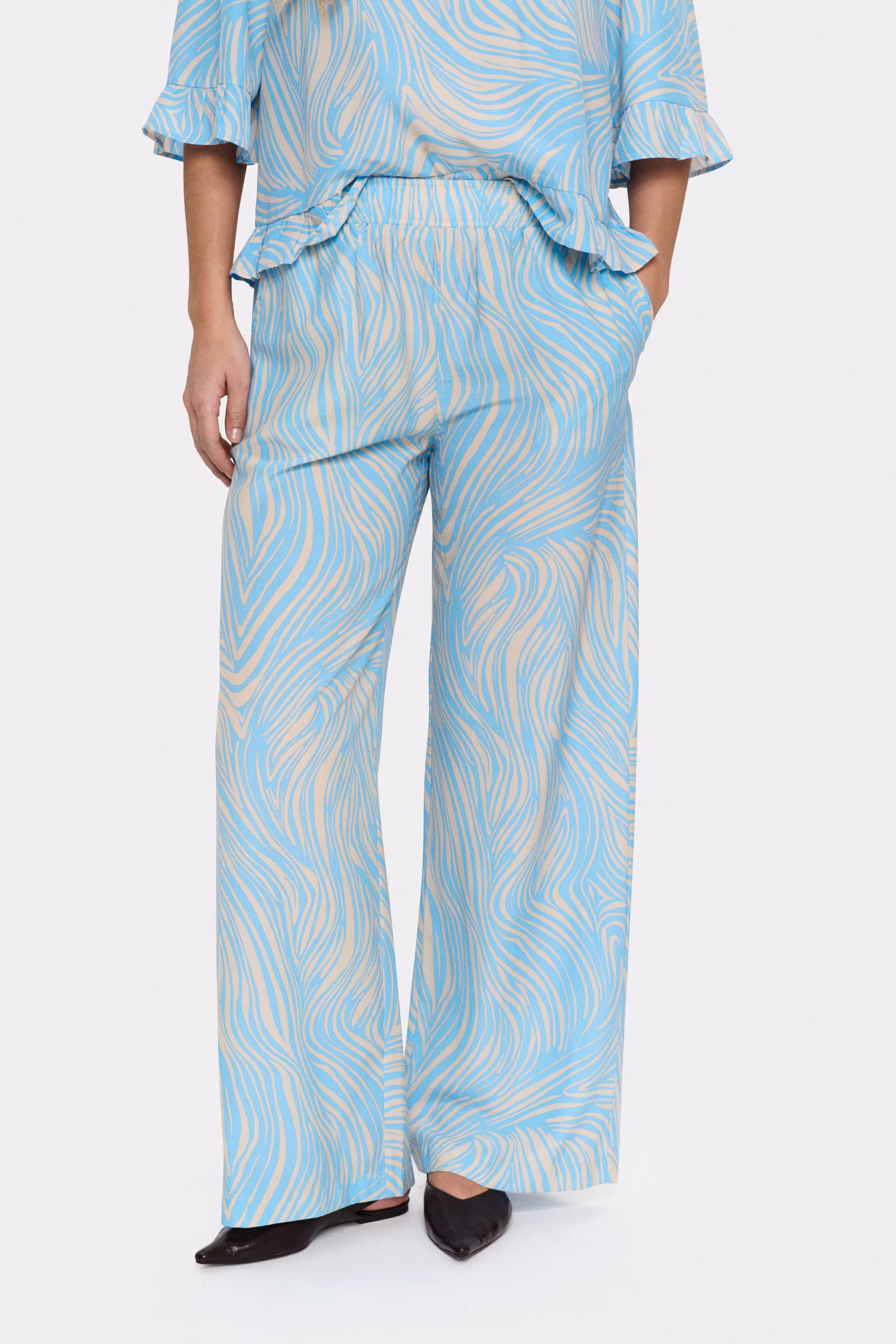 JessicaSZ Hose LOOKBOOK FRONT 30513846-303458