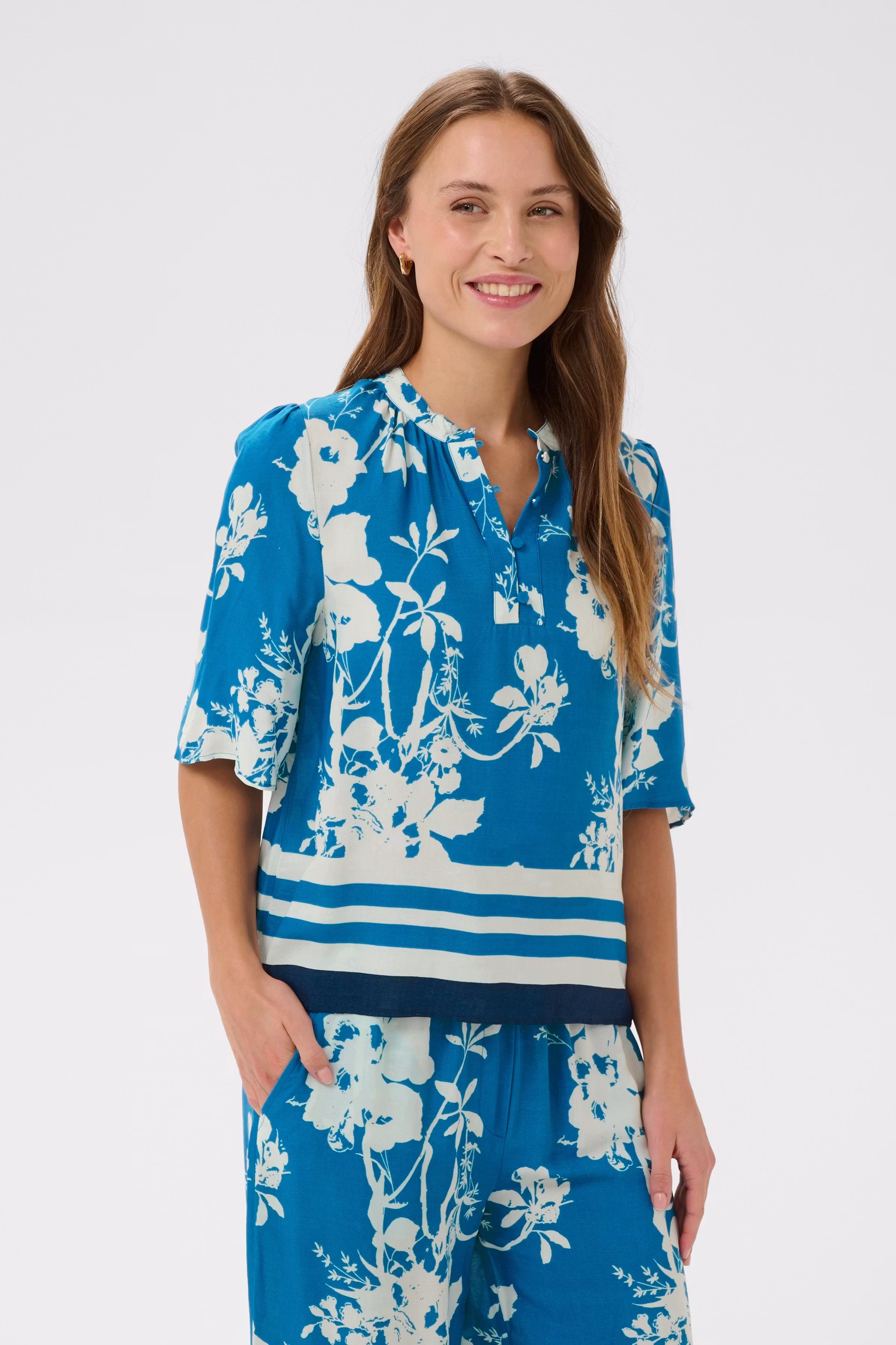 RashedaSZ Bluse LOOKBOOK FRONT 30515065-304890