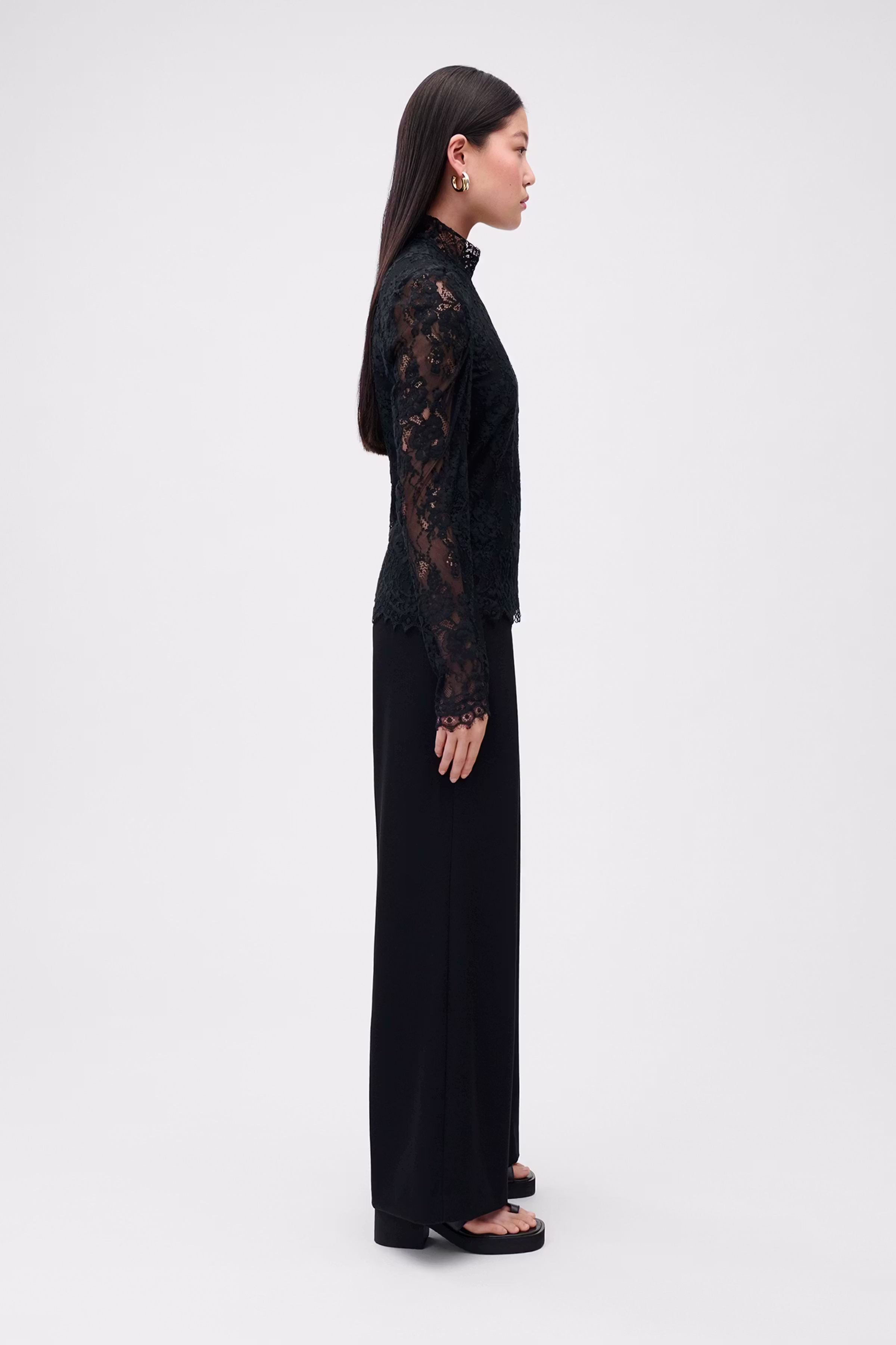 IOBRIHANNA Top LOOKBOOK FRONT 30600270-BK999