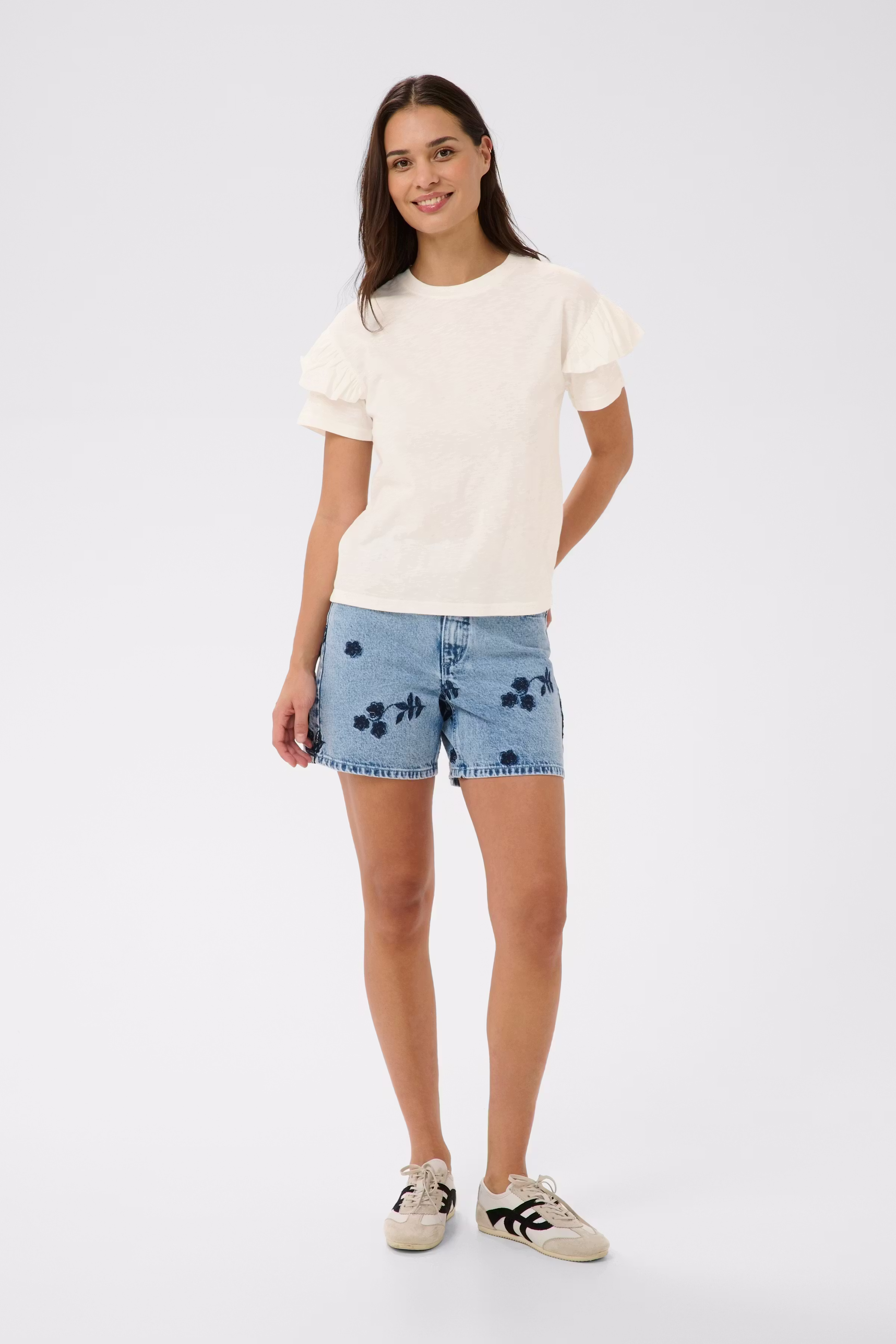 KAerin T-shirt LOOKBOOK FRONT 10511602-110602