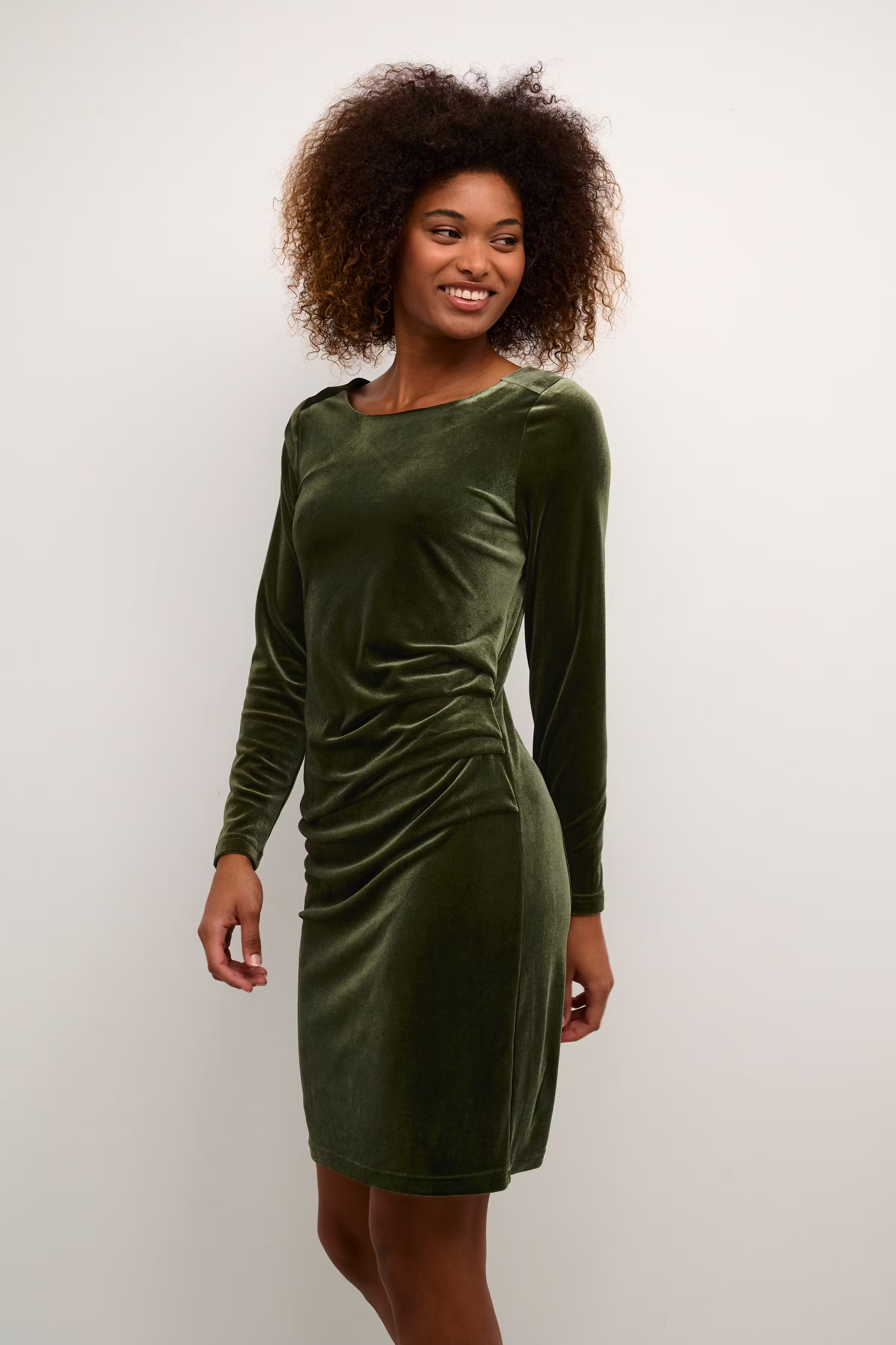 Kelly Velourkjole LOOKBOOK FRONT 10501495-190414