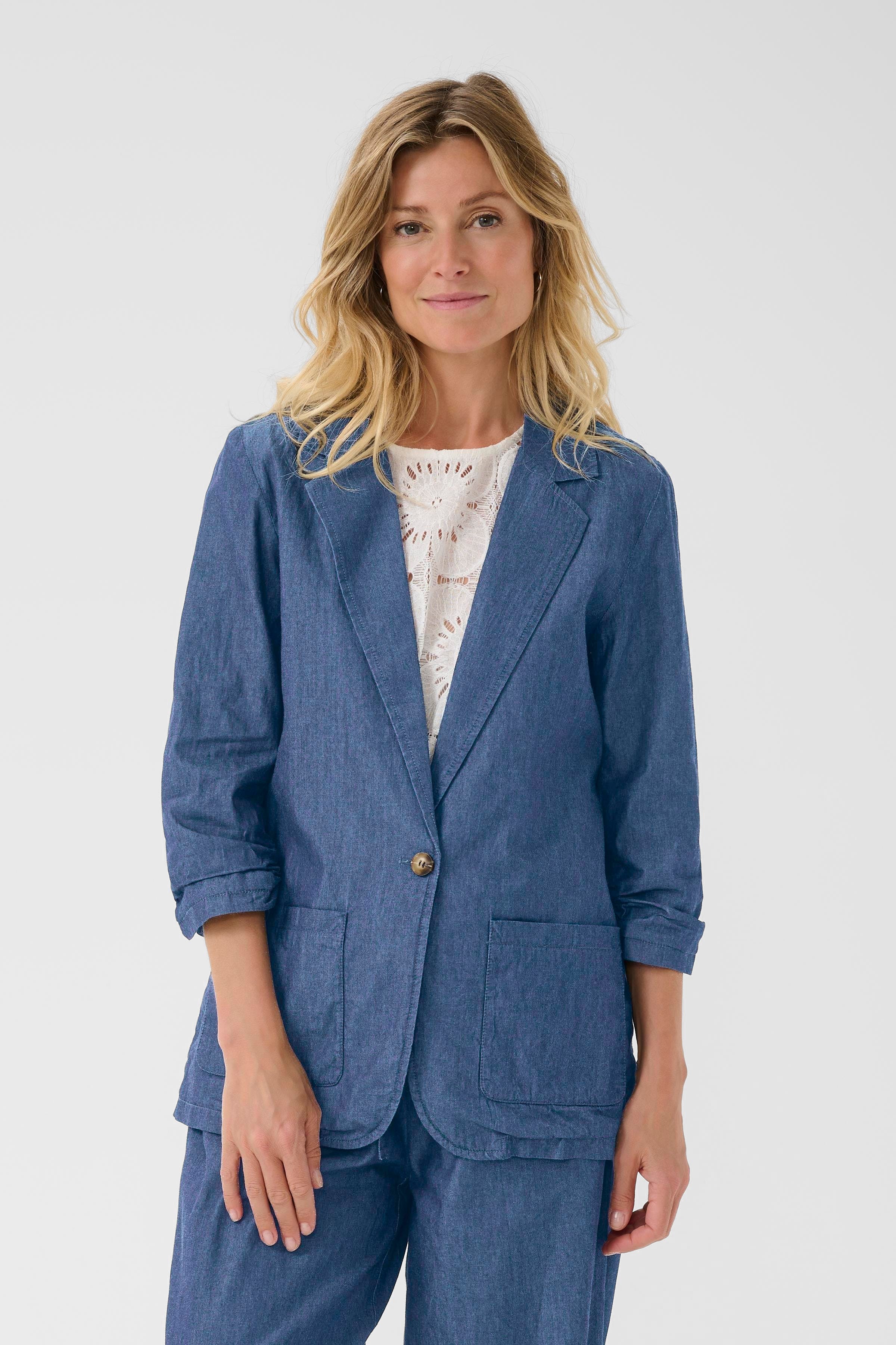 CRTallie Blazer LOOKBOOK FRONT 10613969-107893