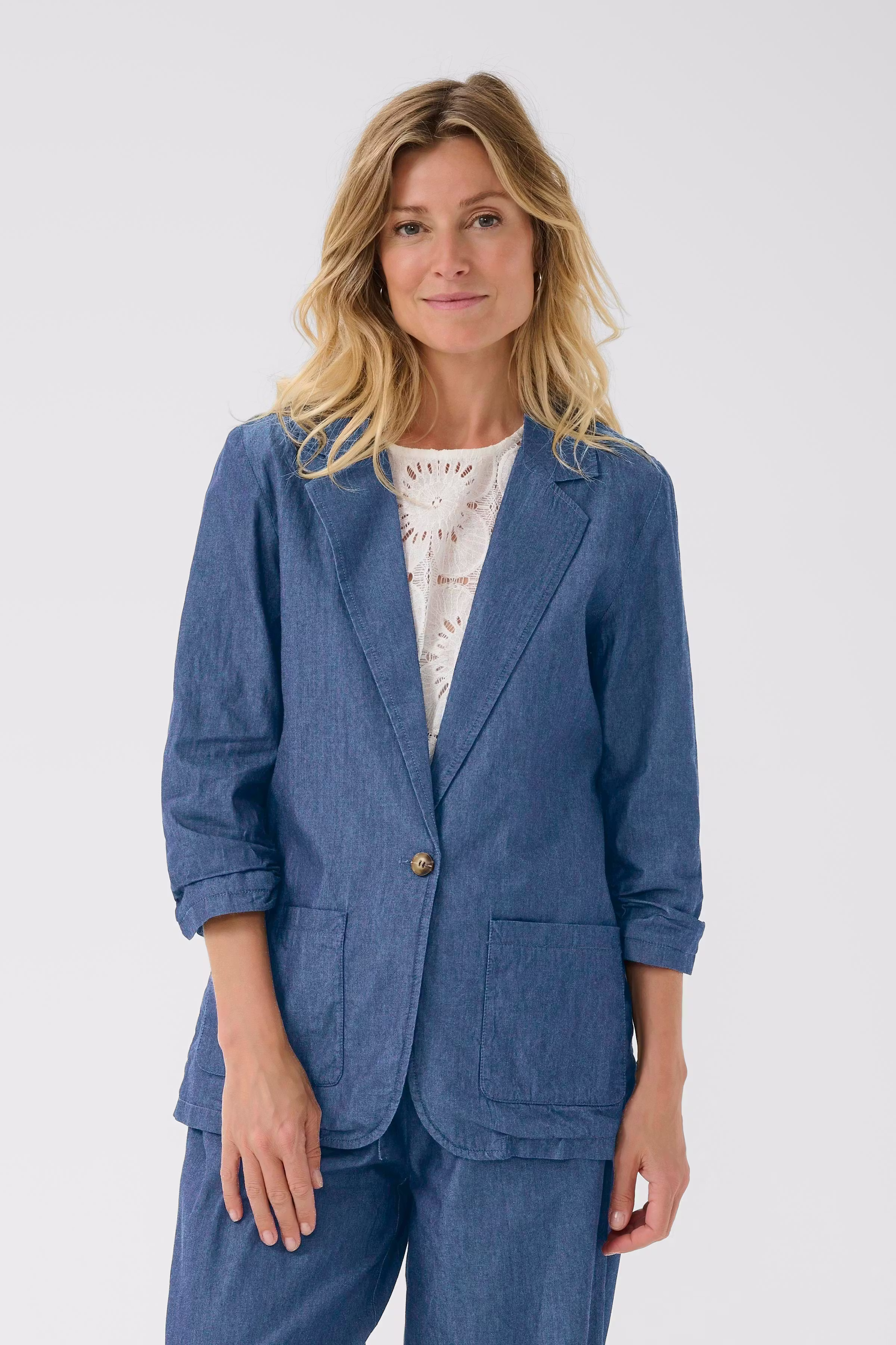 CRTallie Blazer LOOKBOOK FRONT 10613969-107893