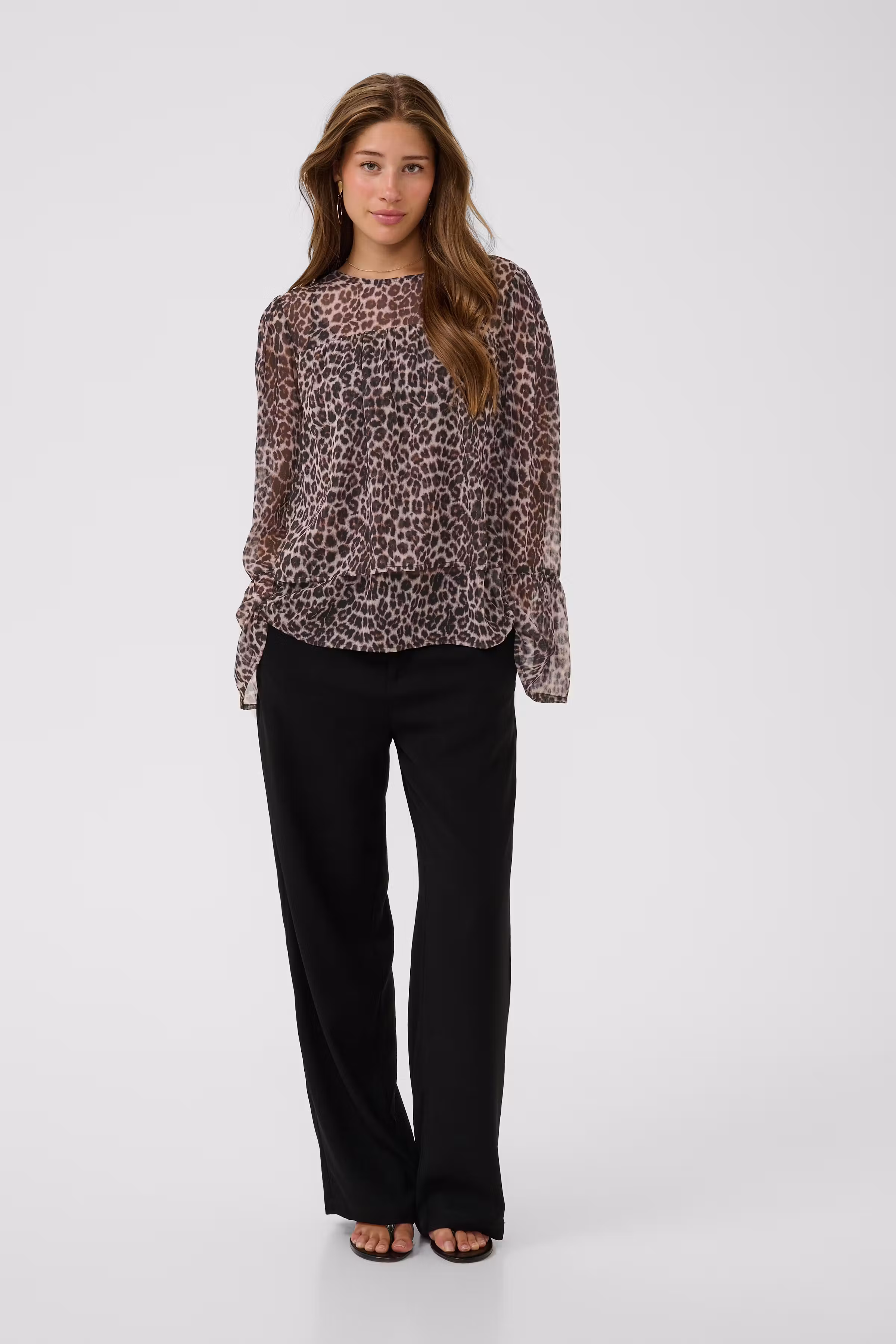 CRYuna Blouse LOOKBOOK FRONT 10615855-107306