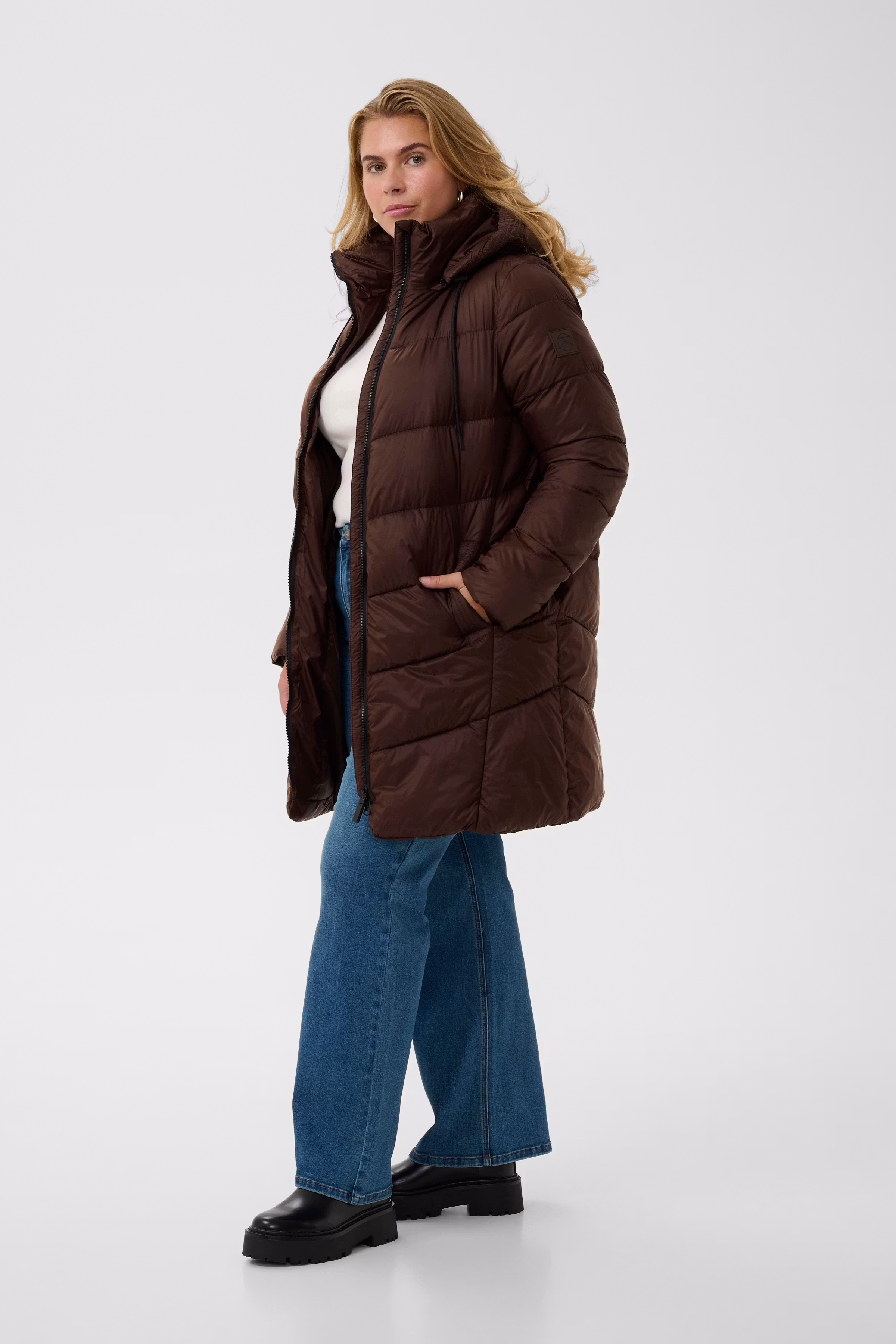 KCsusanna Coat LOOKBOOK FRONT 10582480-190915