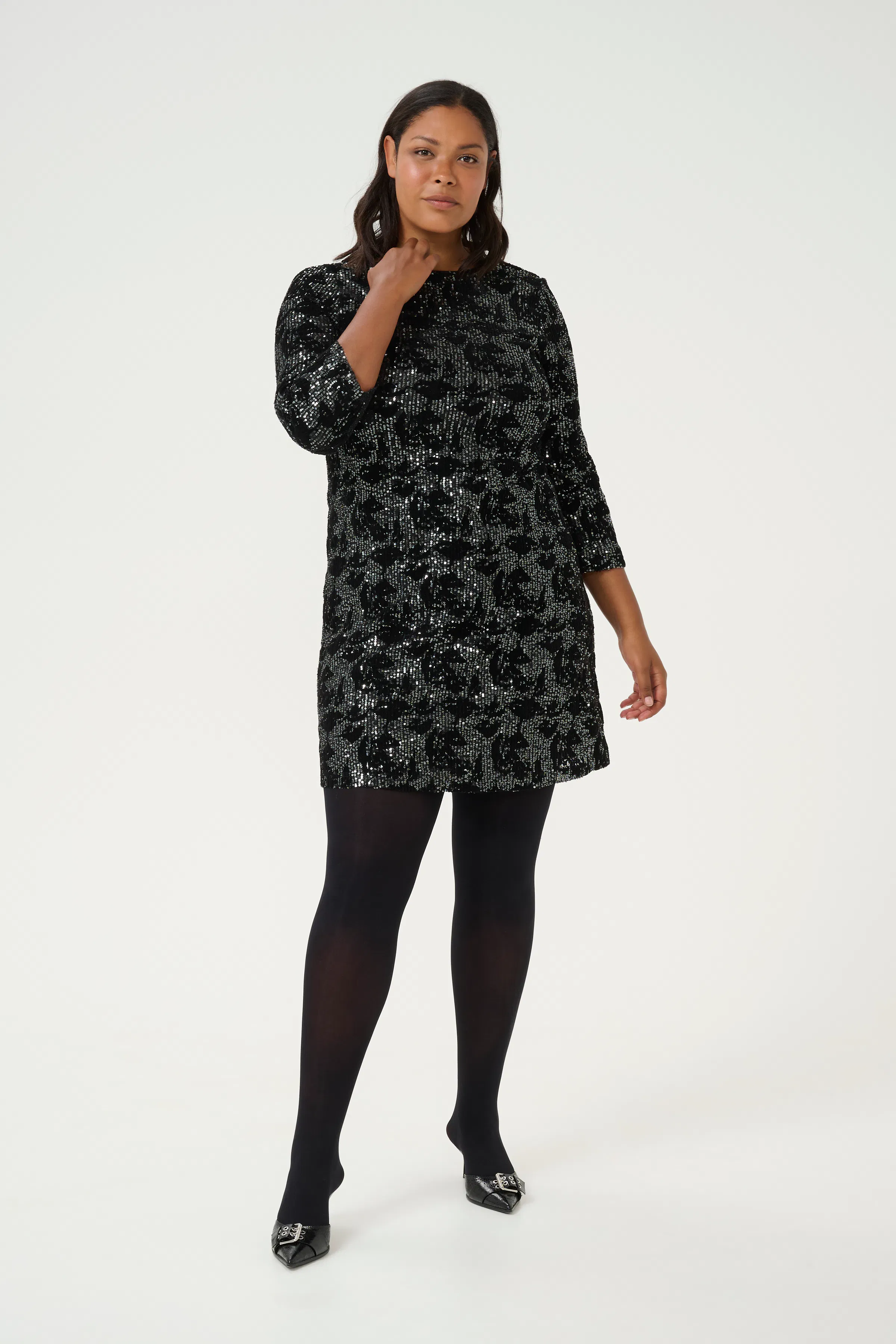 KCBrit Paljettklänning LOOKBOOK FRONT 10582775-106676