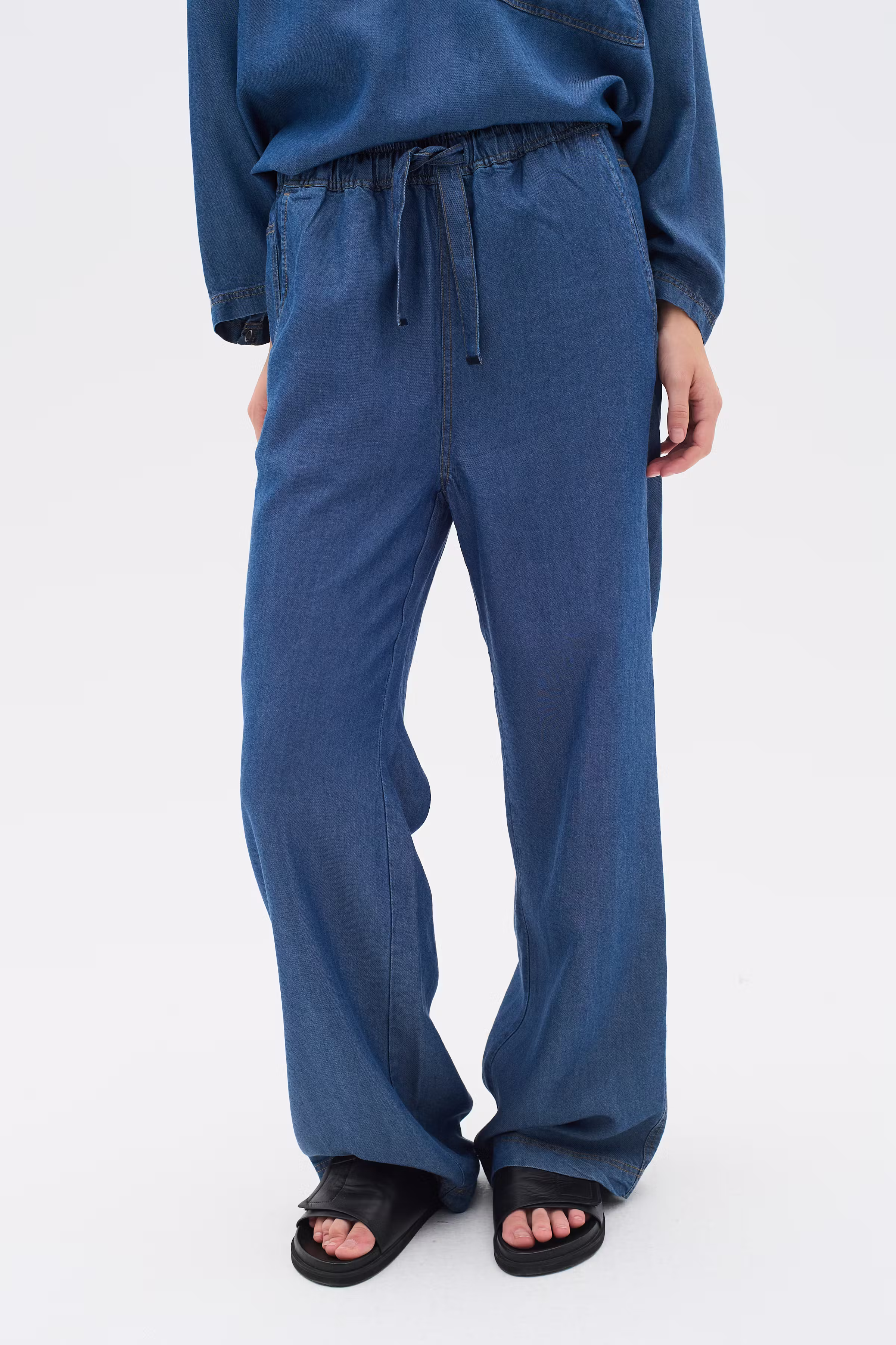 PhilipaIW Trousers LOOKBOOK FRONT 30109178-301979