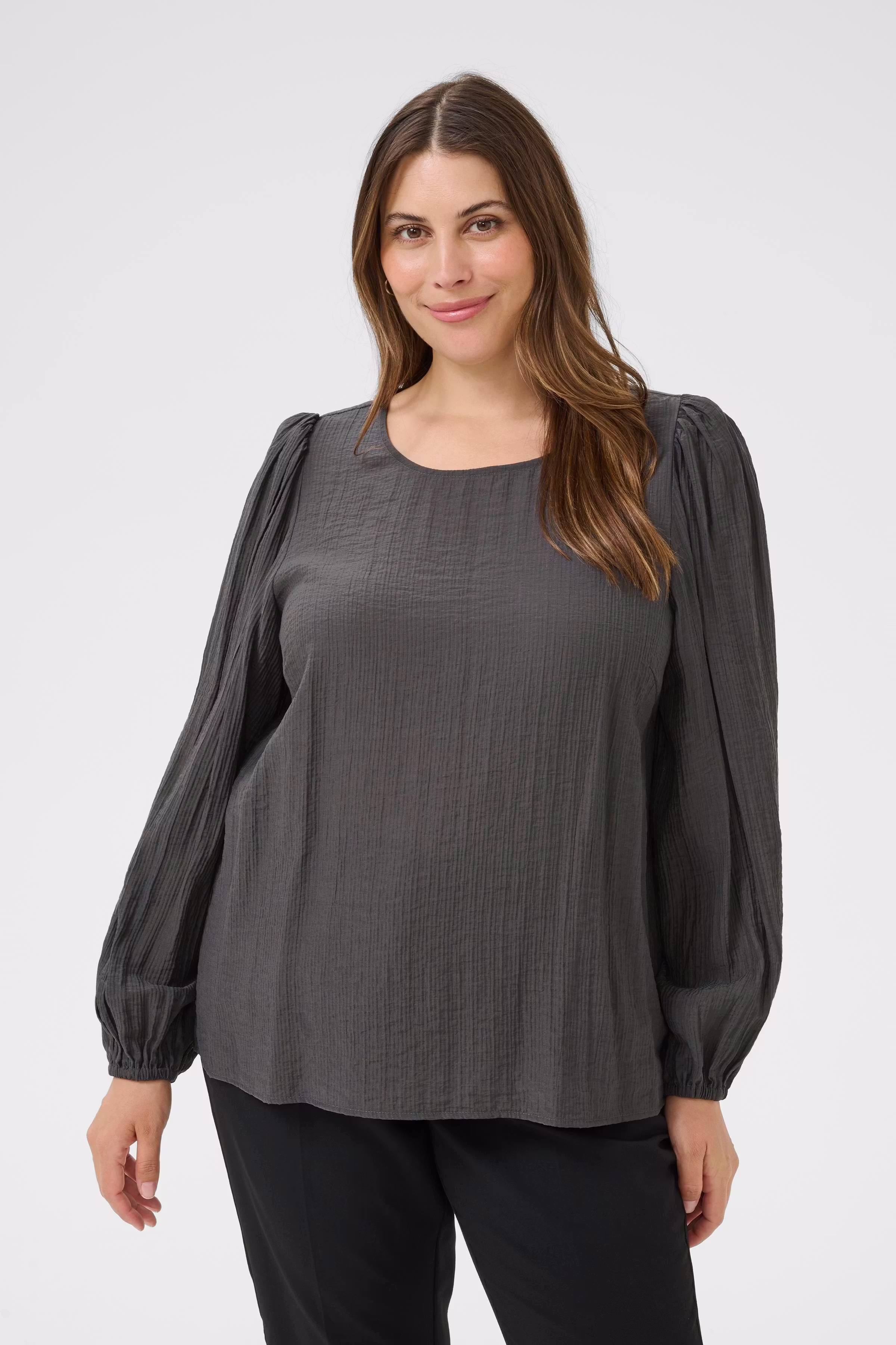 KCviva Blouse LOOKBOOK FRONT 10583705-190205