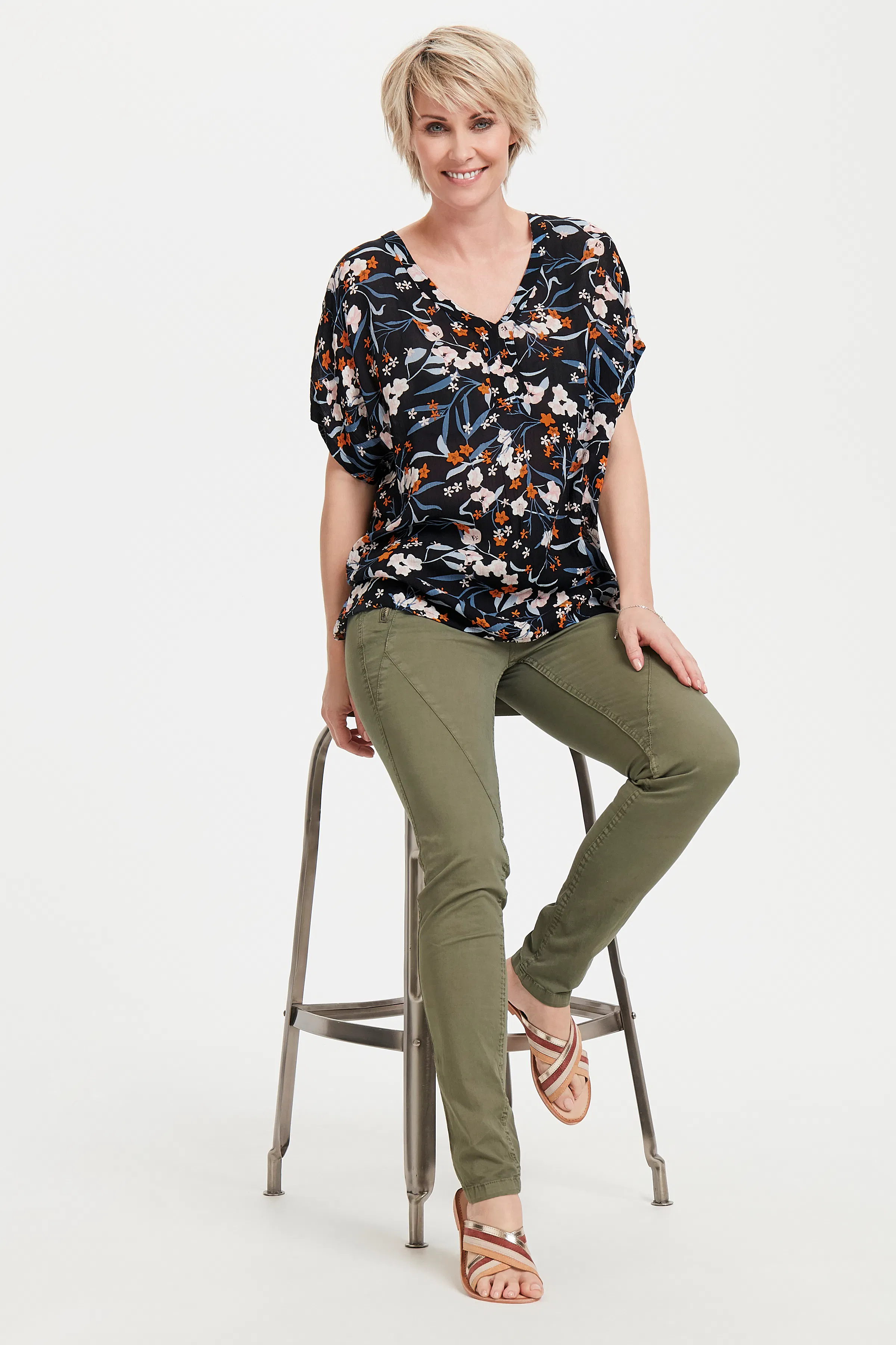 Blouse with short sleeve LOOKBOOK FRONT 10503177-52737