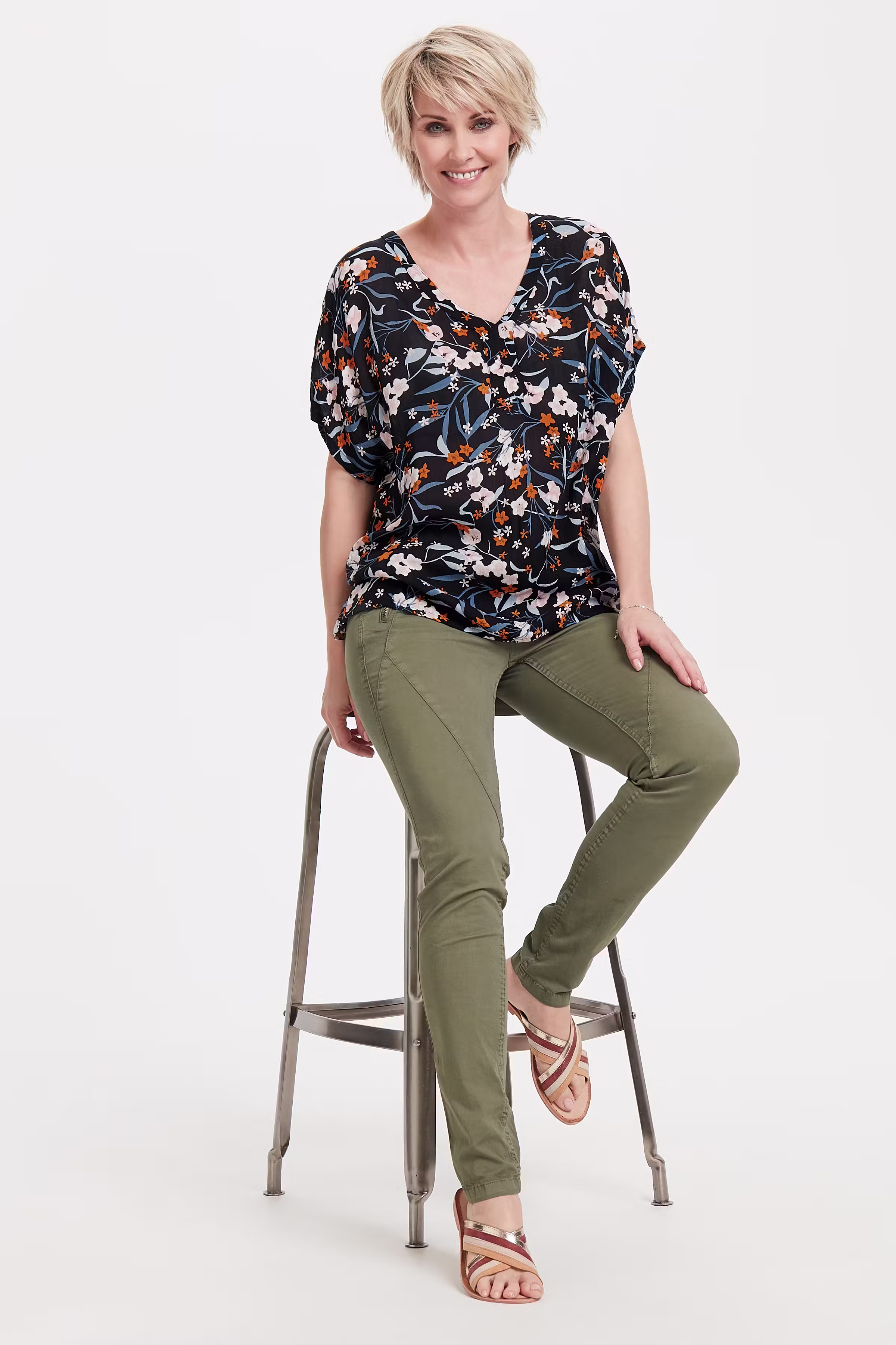 Blouse with short sleeve LOOKBOOK FRONT 10503177-52737
