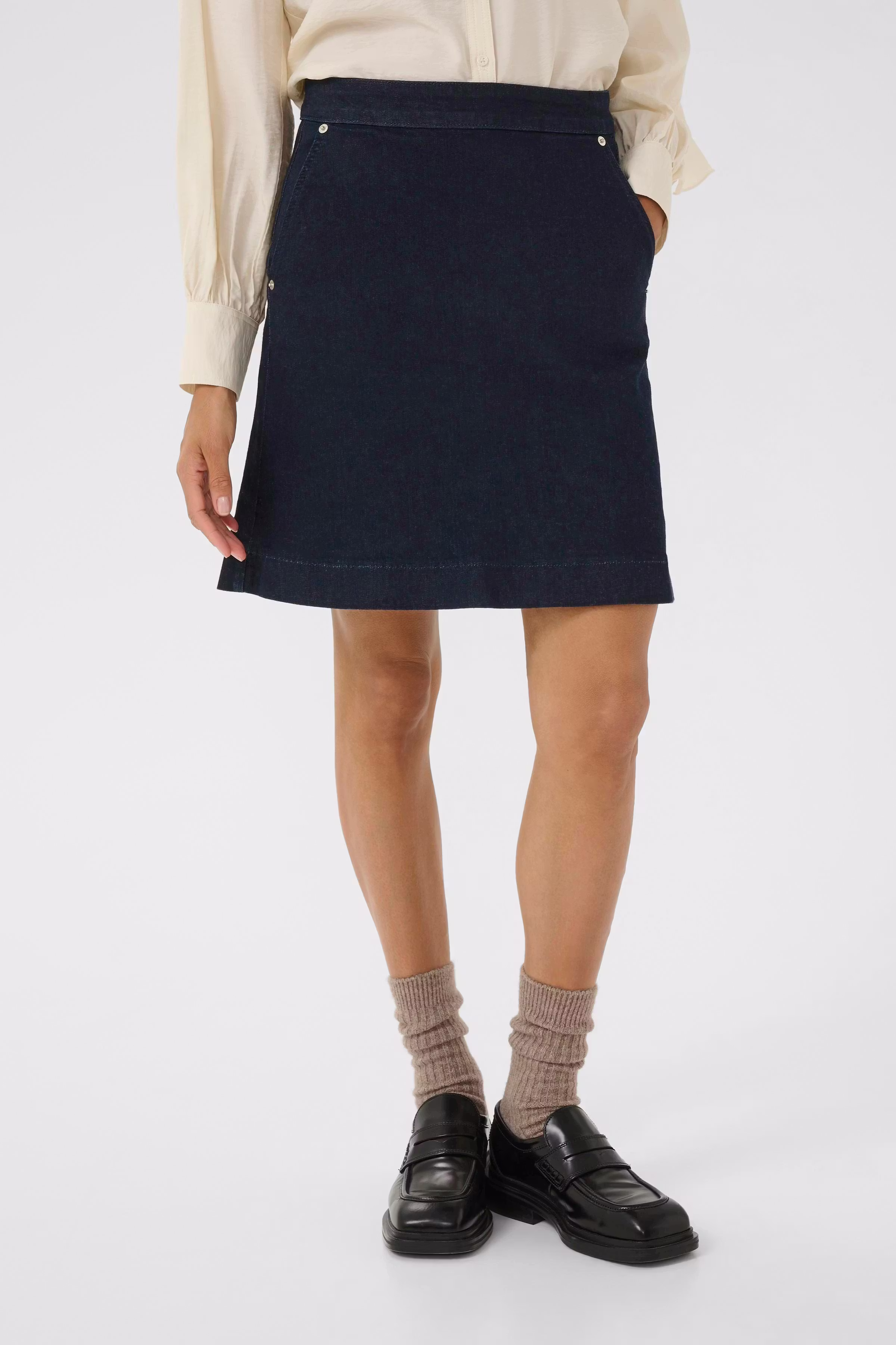 SaigePW Skirt LOOKBOOK FRONT 30309944-300159