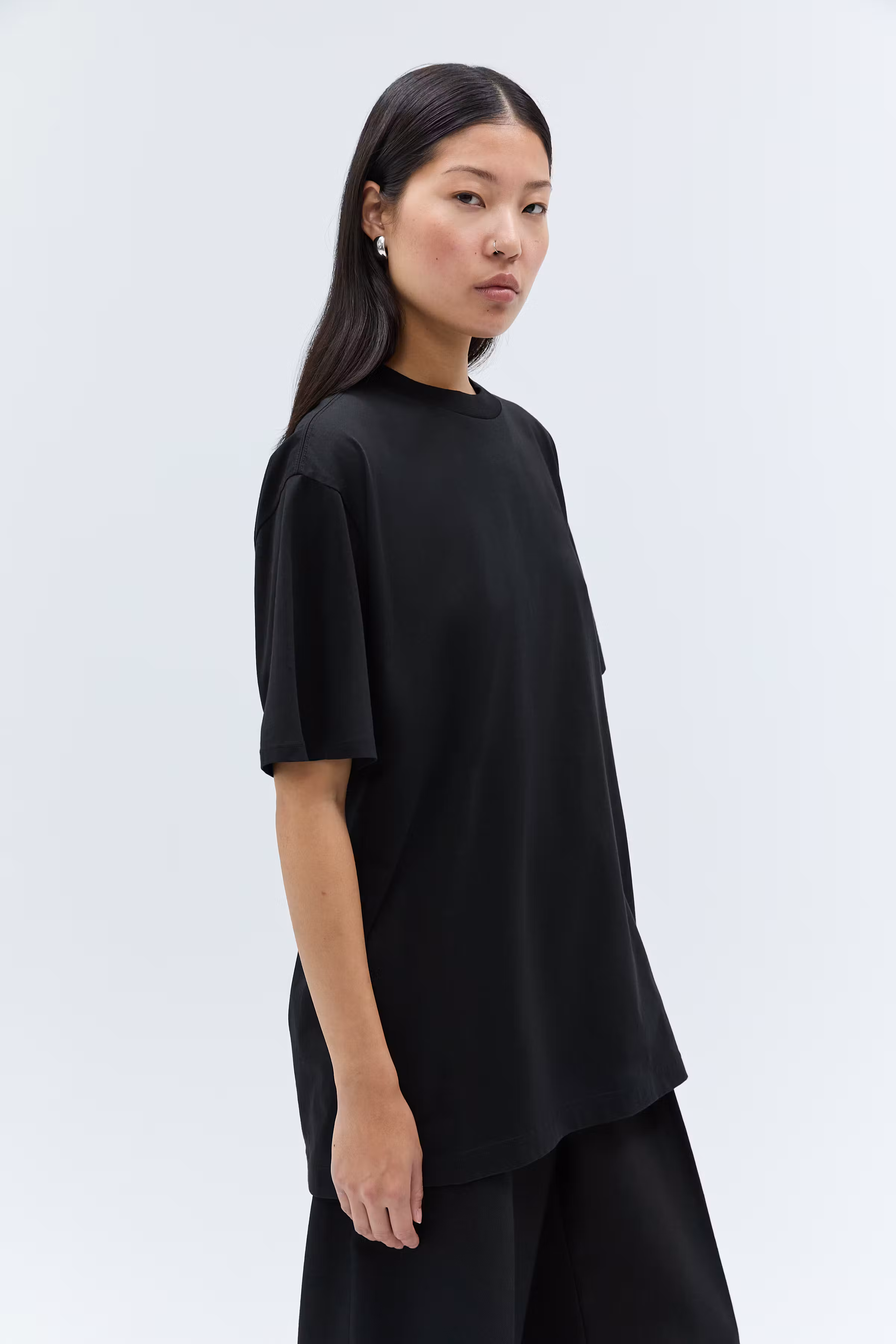 IOKYLA T-shirt LOOKBOOK FRONT 30600547-BK999