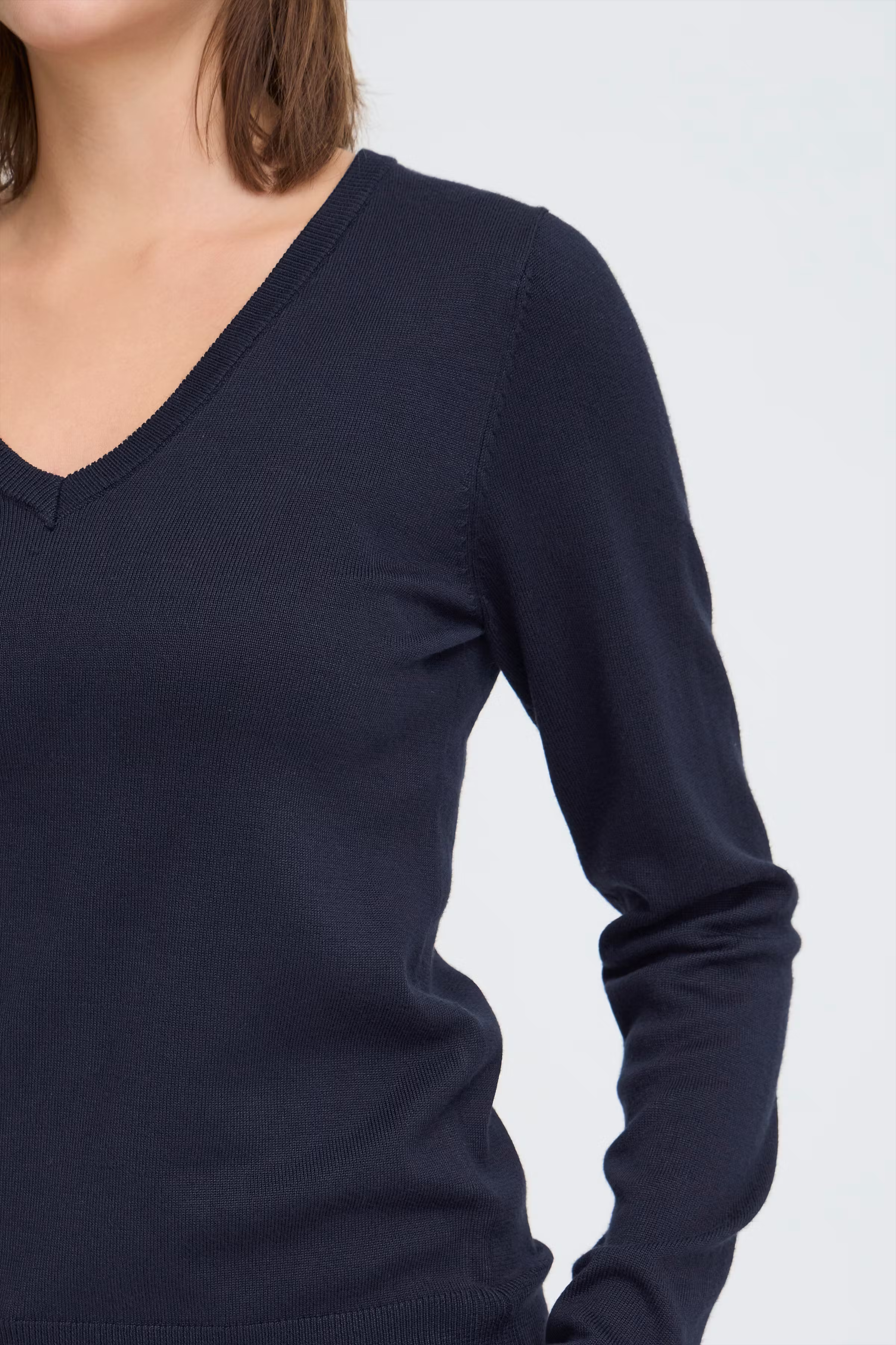 IHLULS V-Neck Pullover LOOKBOOK DETAIL 20125815-194010
