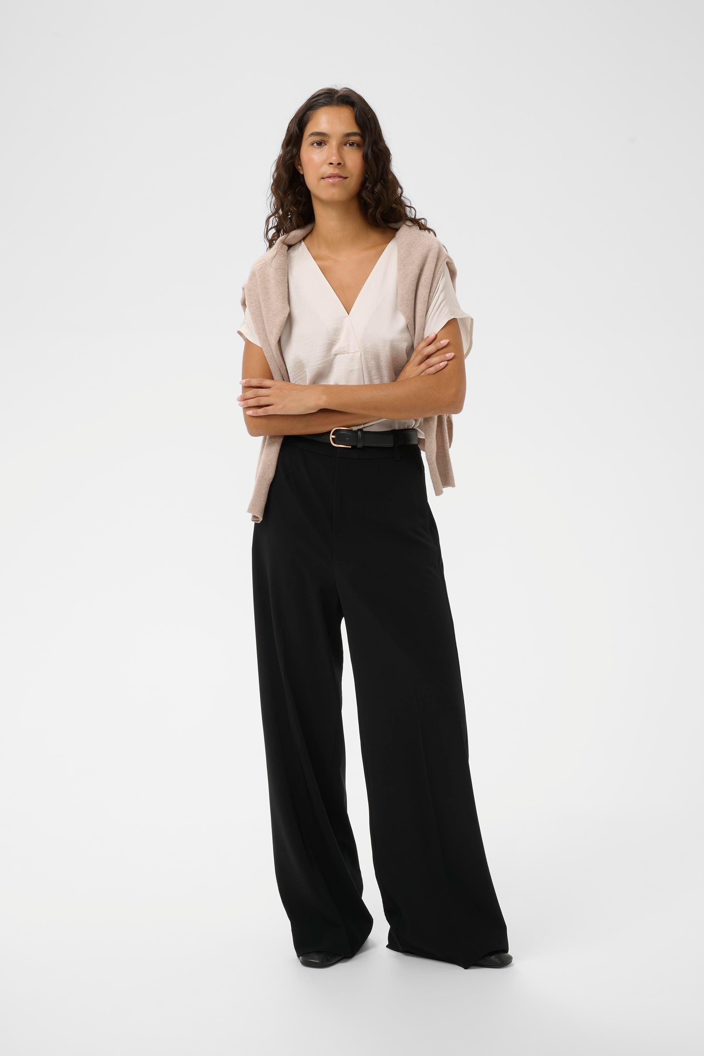 RindaIW Top LOOKBOOK FRONT 30105188-10053