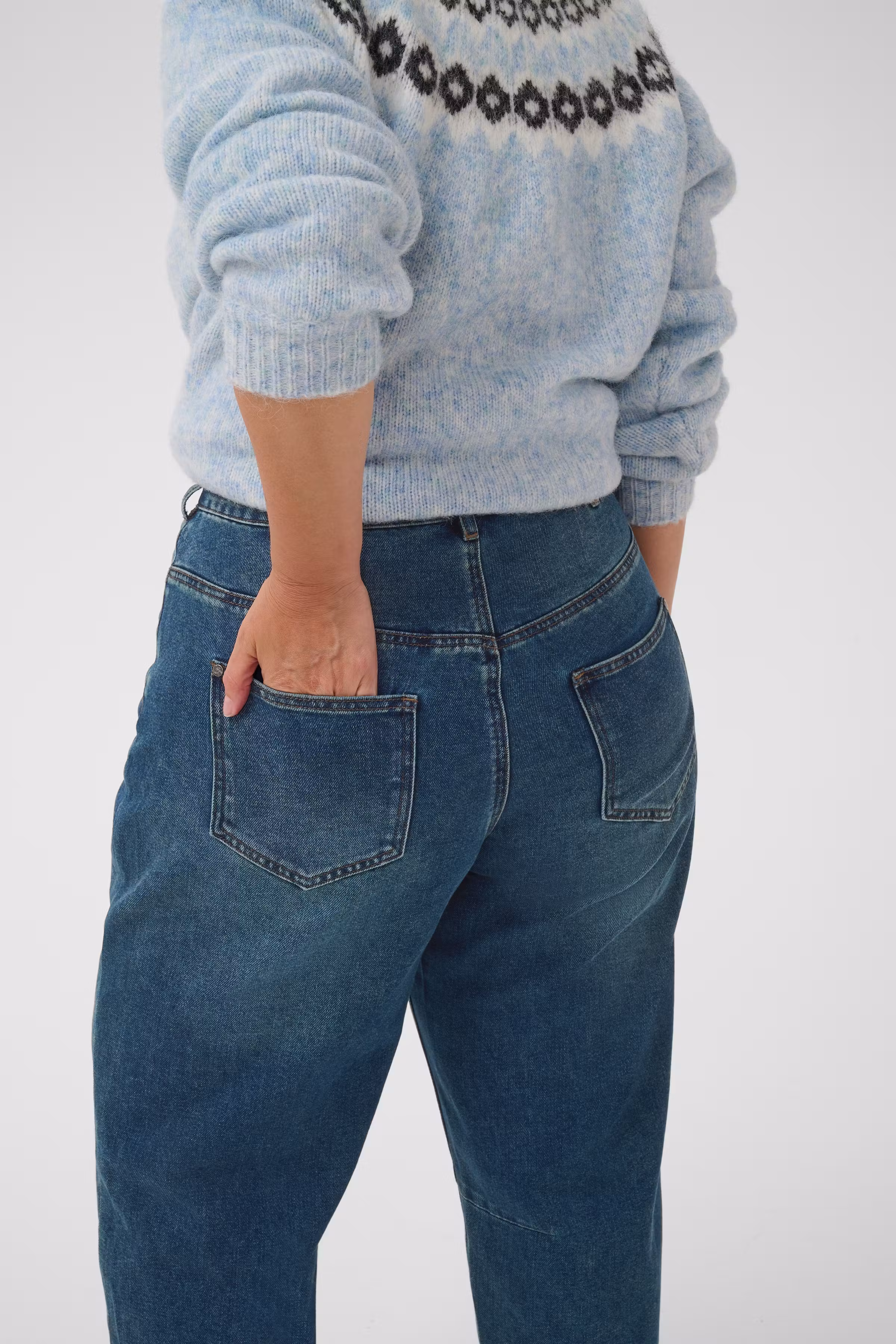 KCninna Cropped Barrel Jeans LOOKBOOK DETAIL 10584035-110018