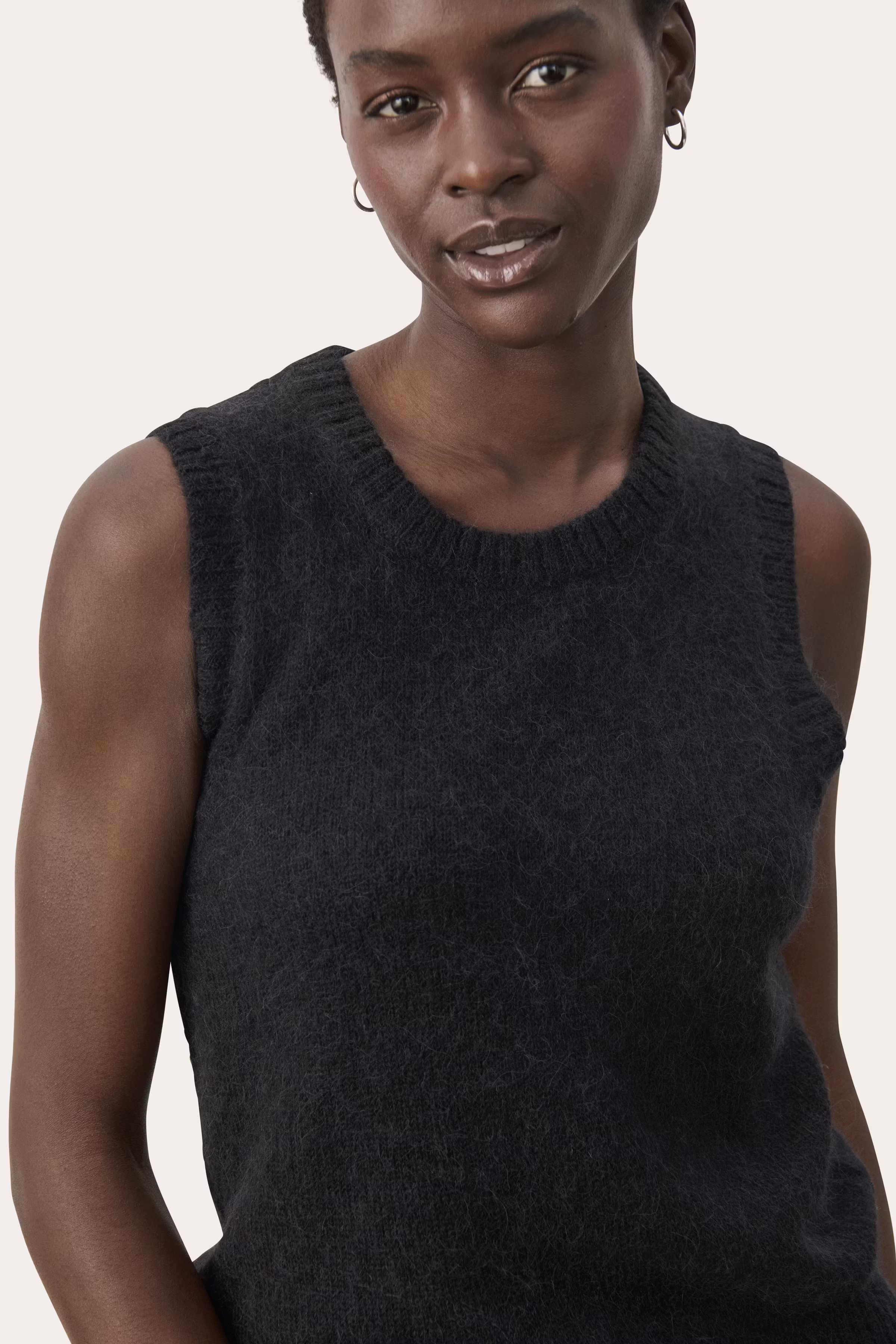 KatalinaPW Knitted waistcoat LOOKBOOK DETAIL 30306346-194008