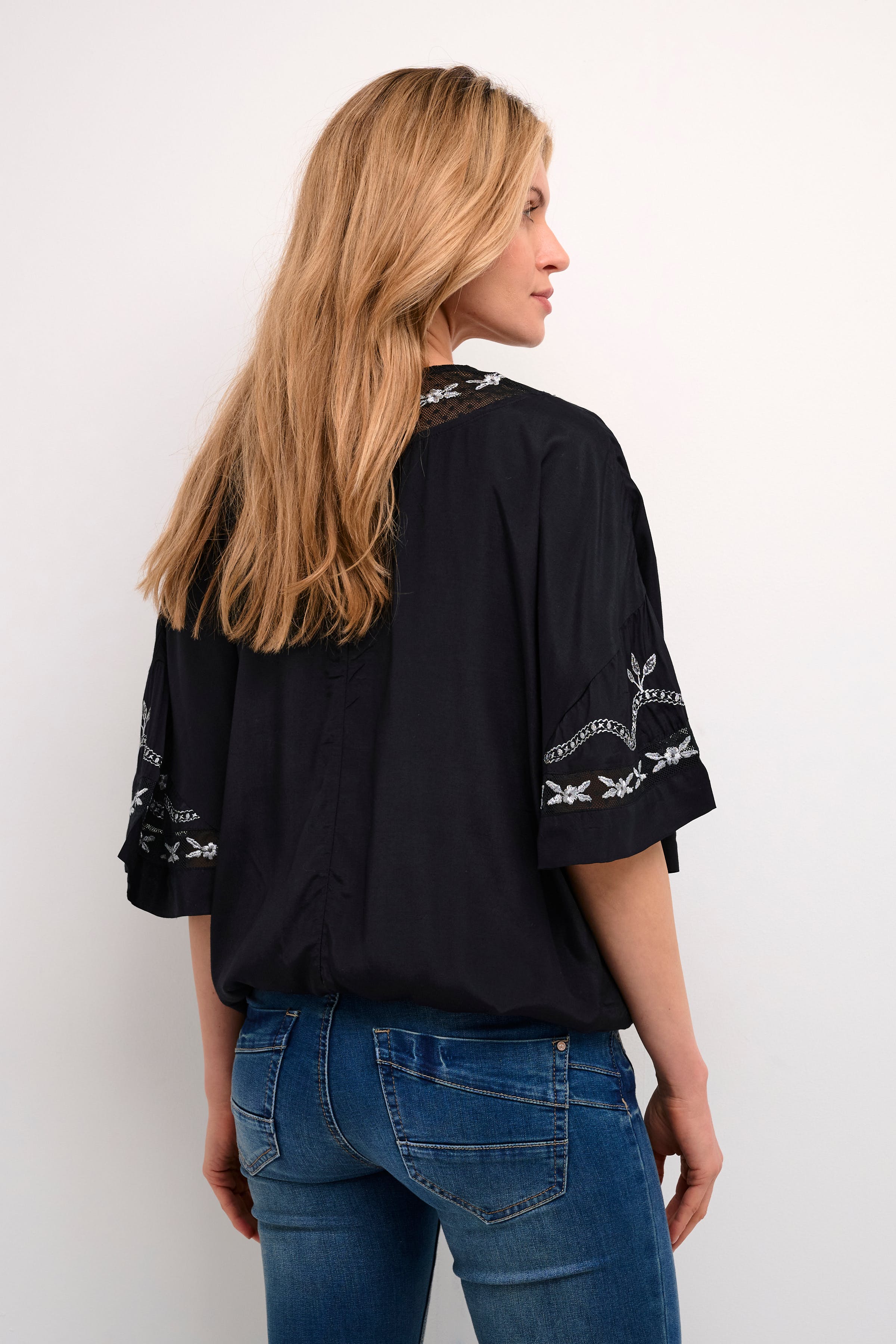 CRMerry Bluse LOOKBOOK BACK 10613009-100120