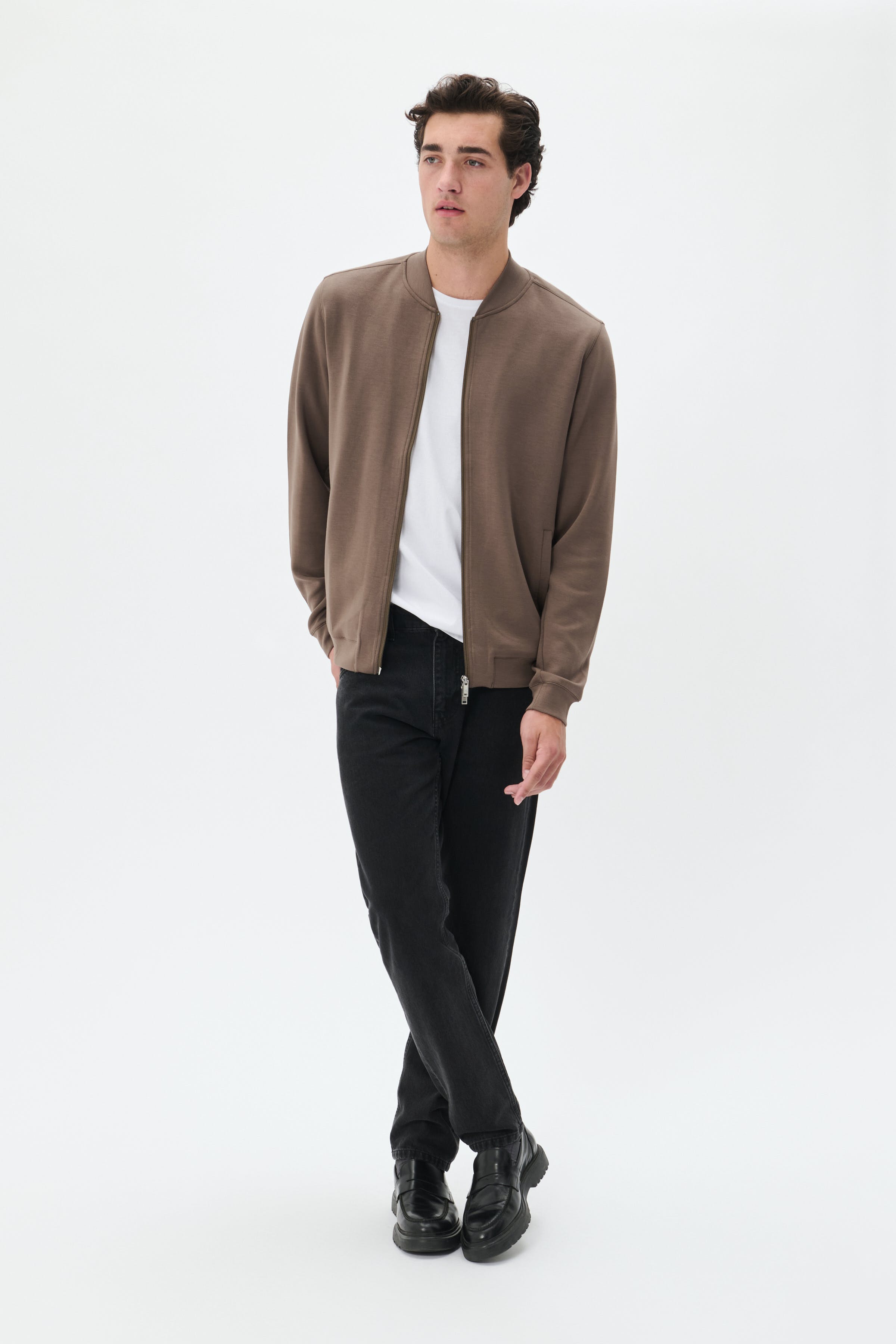 MAcallum Vest LOCATION NONE 30206531-190808