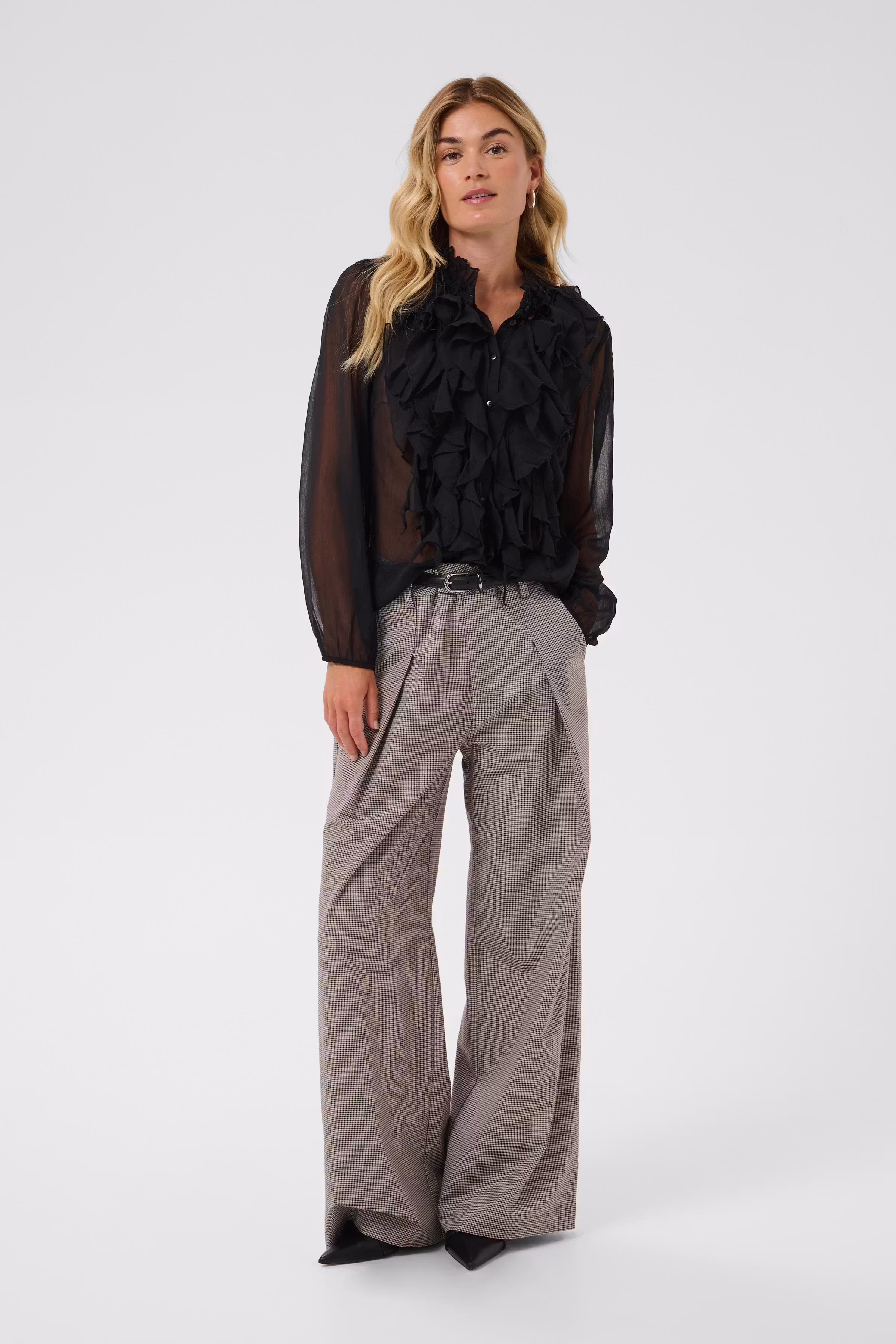 LiljaSZ Hemd LOOKBOOK FRONT 30512627-193911