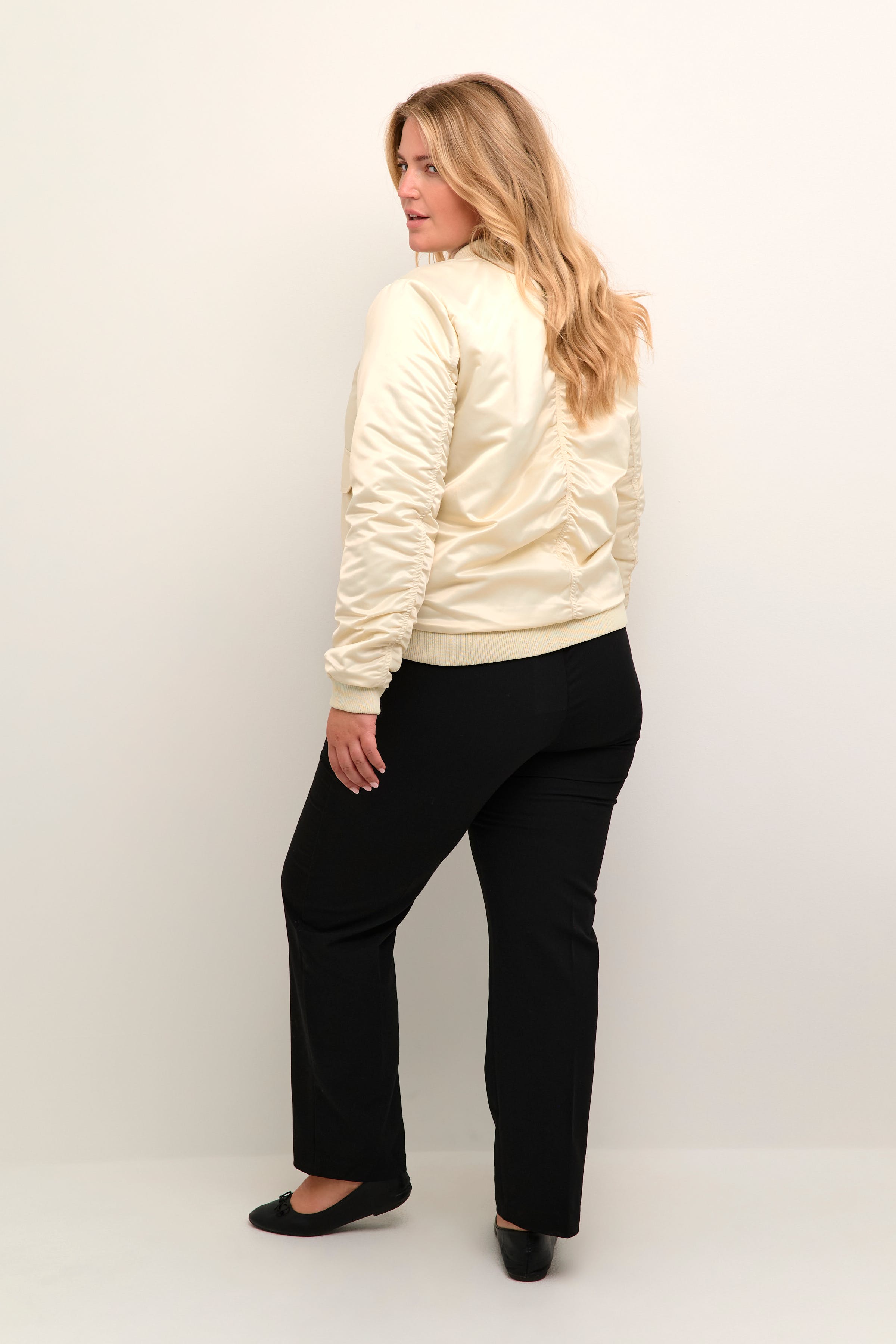 KCmagda Outerwear LOOKBOOK BACK 10582139-125202