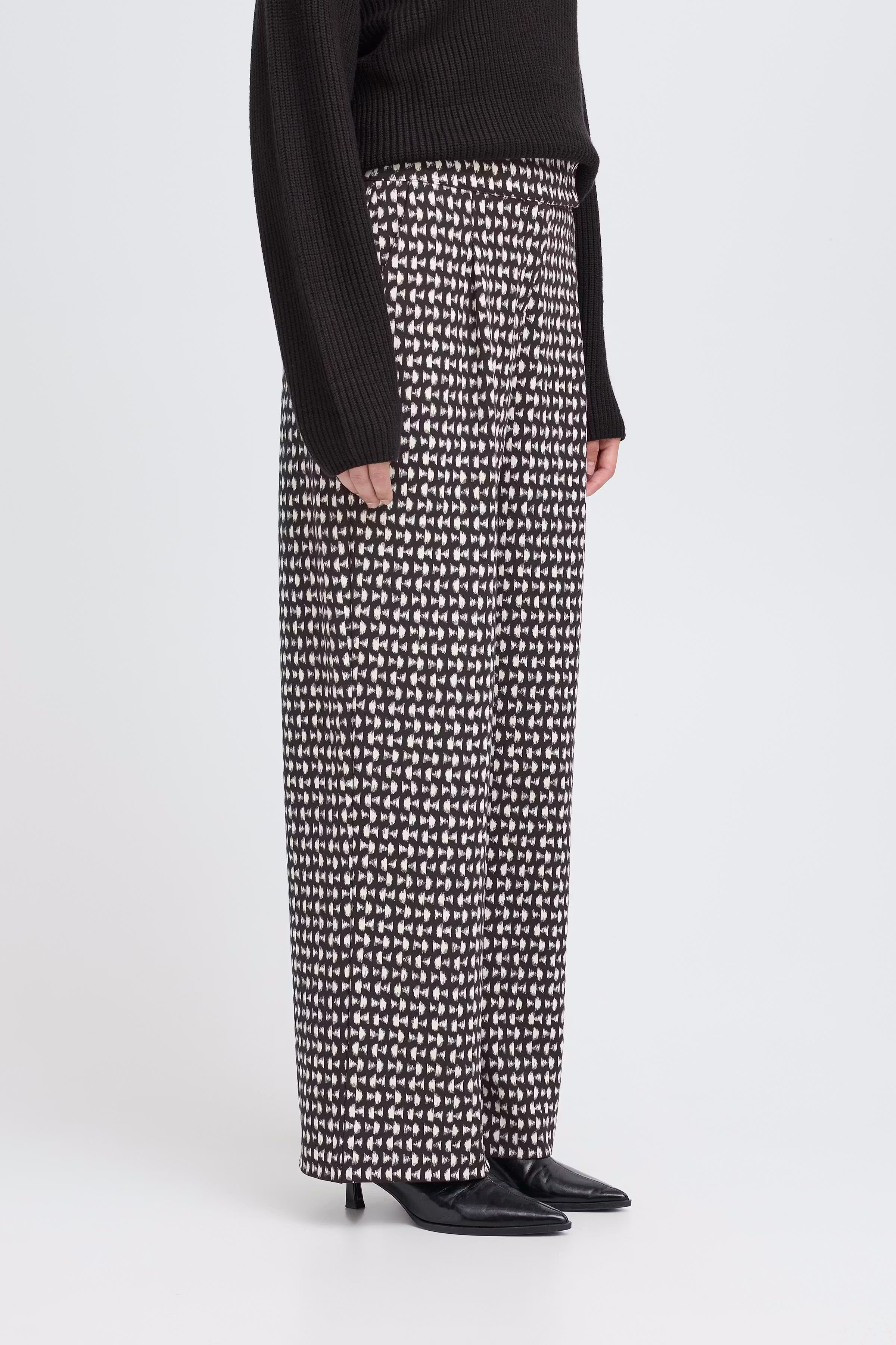 IHKATE Hose LOOKBOOK FRONT 20124663-900001651