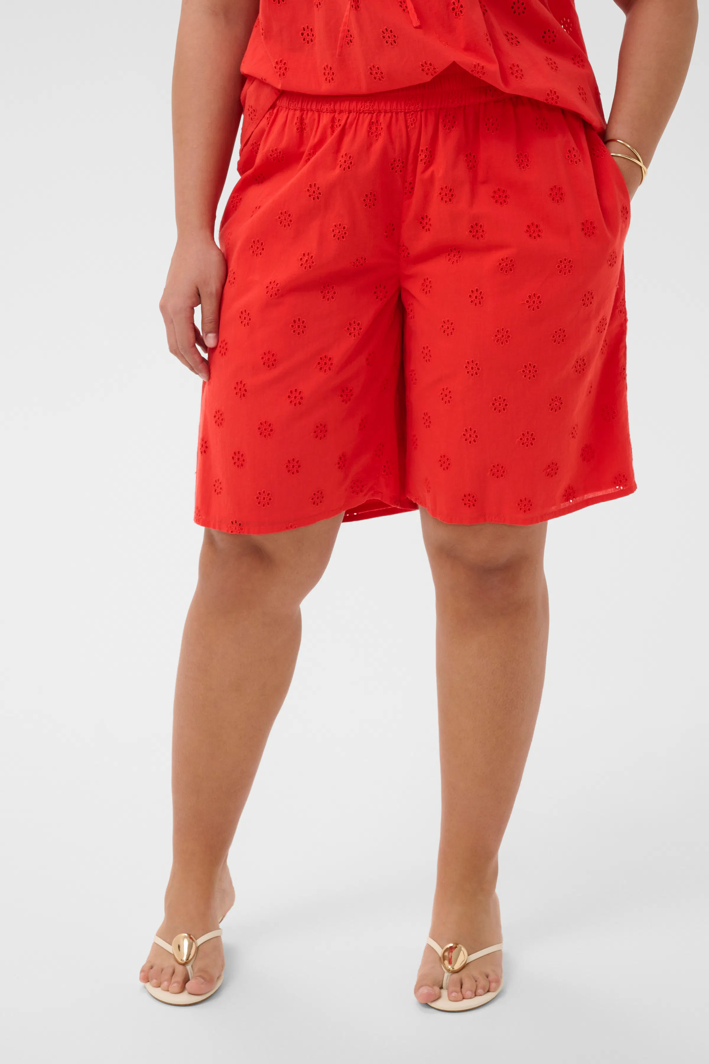 KCliona Shorts LOOKBOOK FRONT 10584115-171664