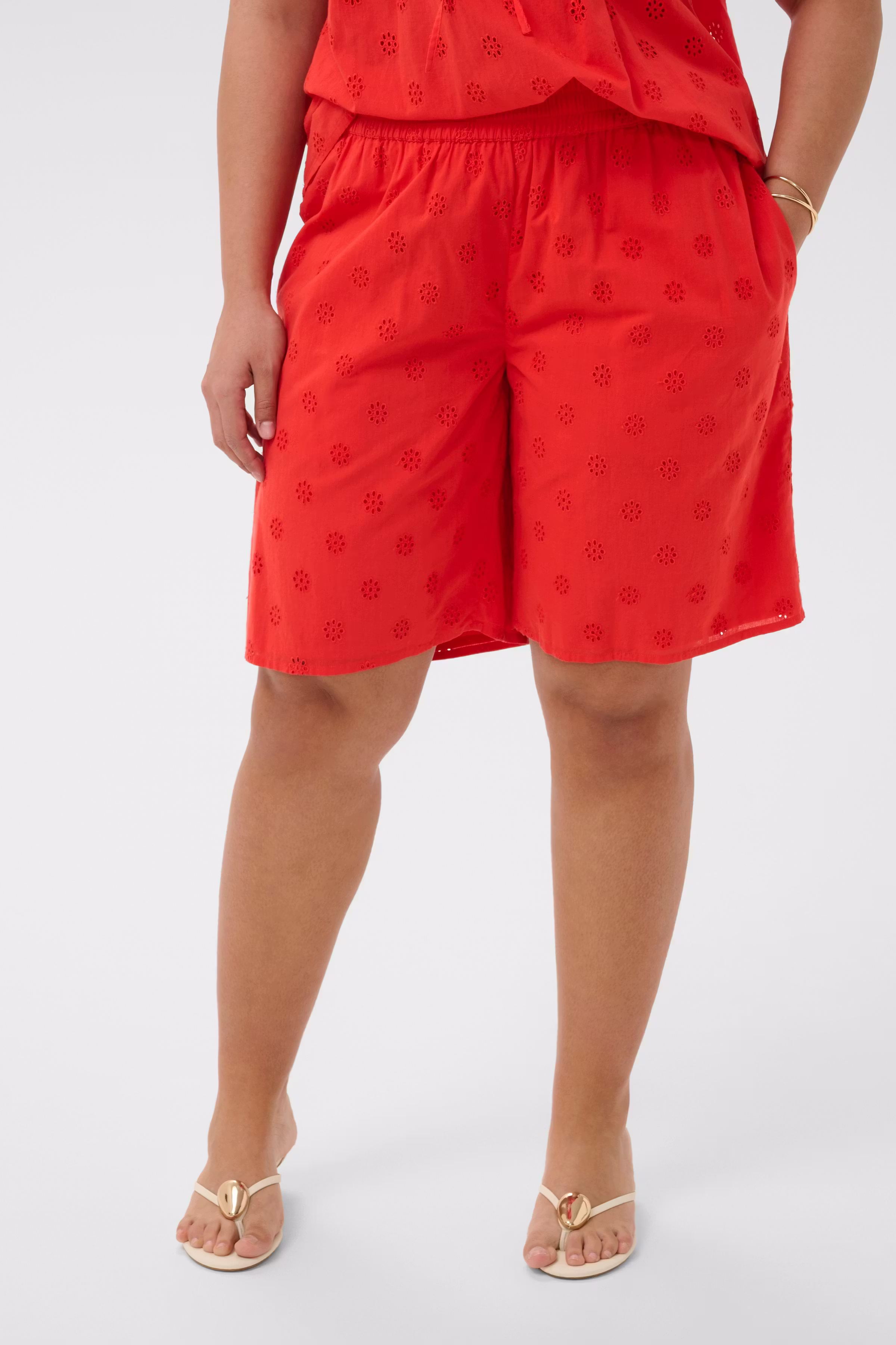 KCliona Shorts LOOKBOOK FRONT 10584115-171664