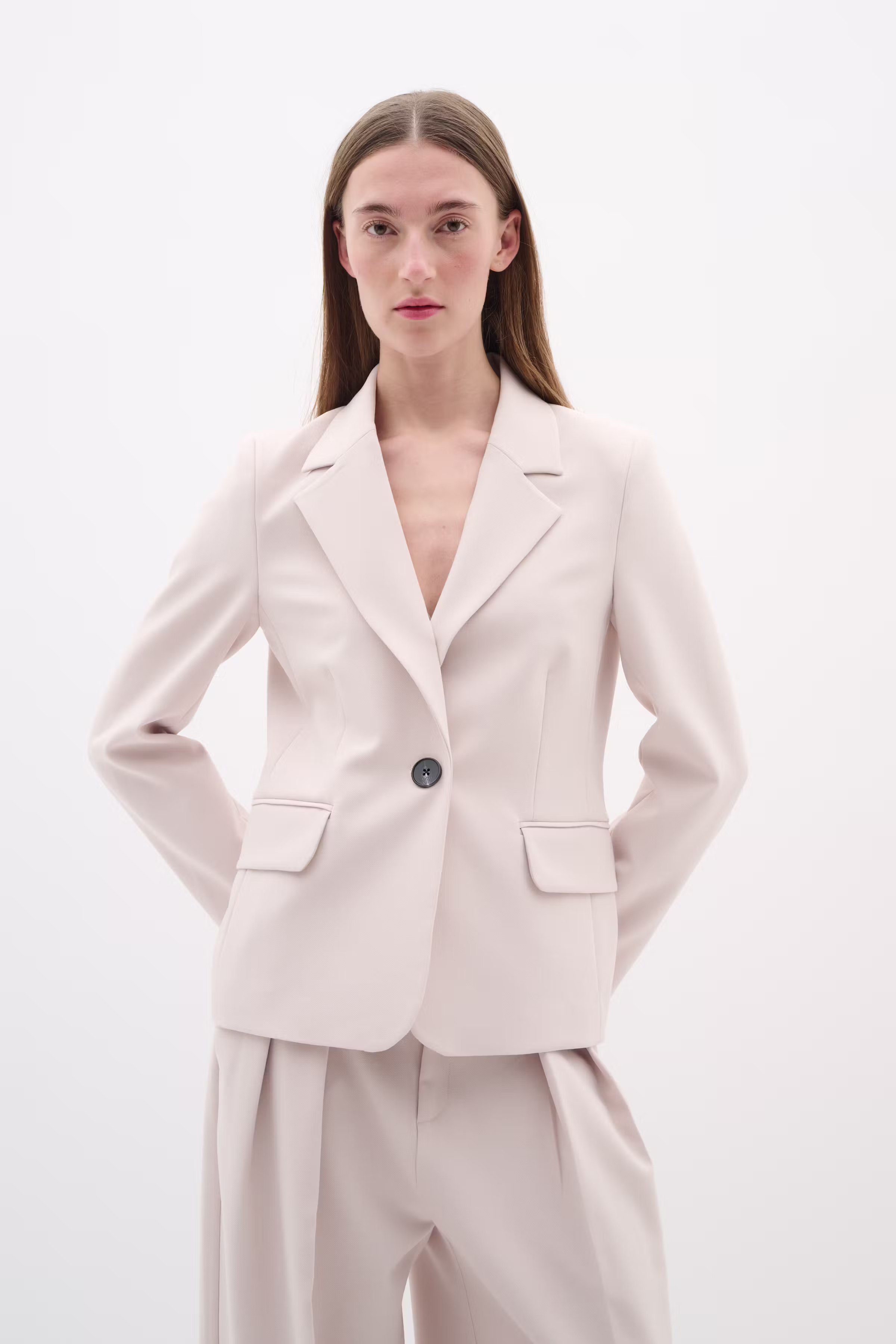 BryelleIW Blazer LOOKBOOK FRONT 30110990-130403