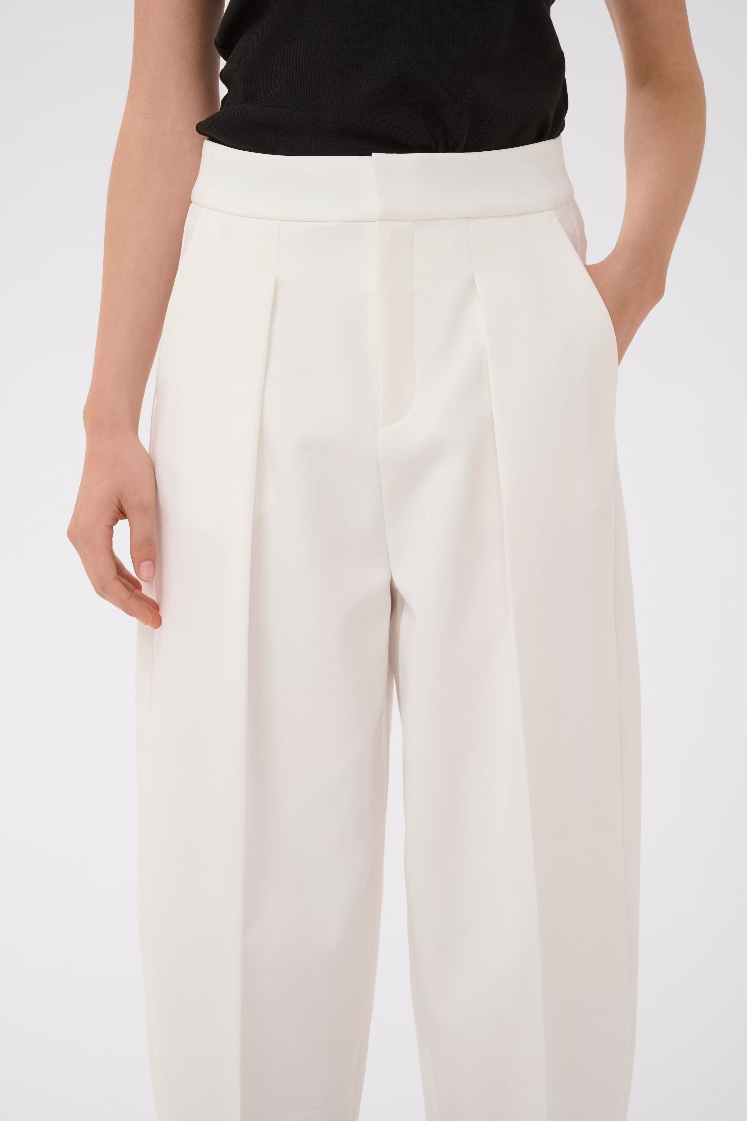 ZellaIW Barrel Trousers LOOKBOOK DETAIL 30107207-110701