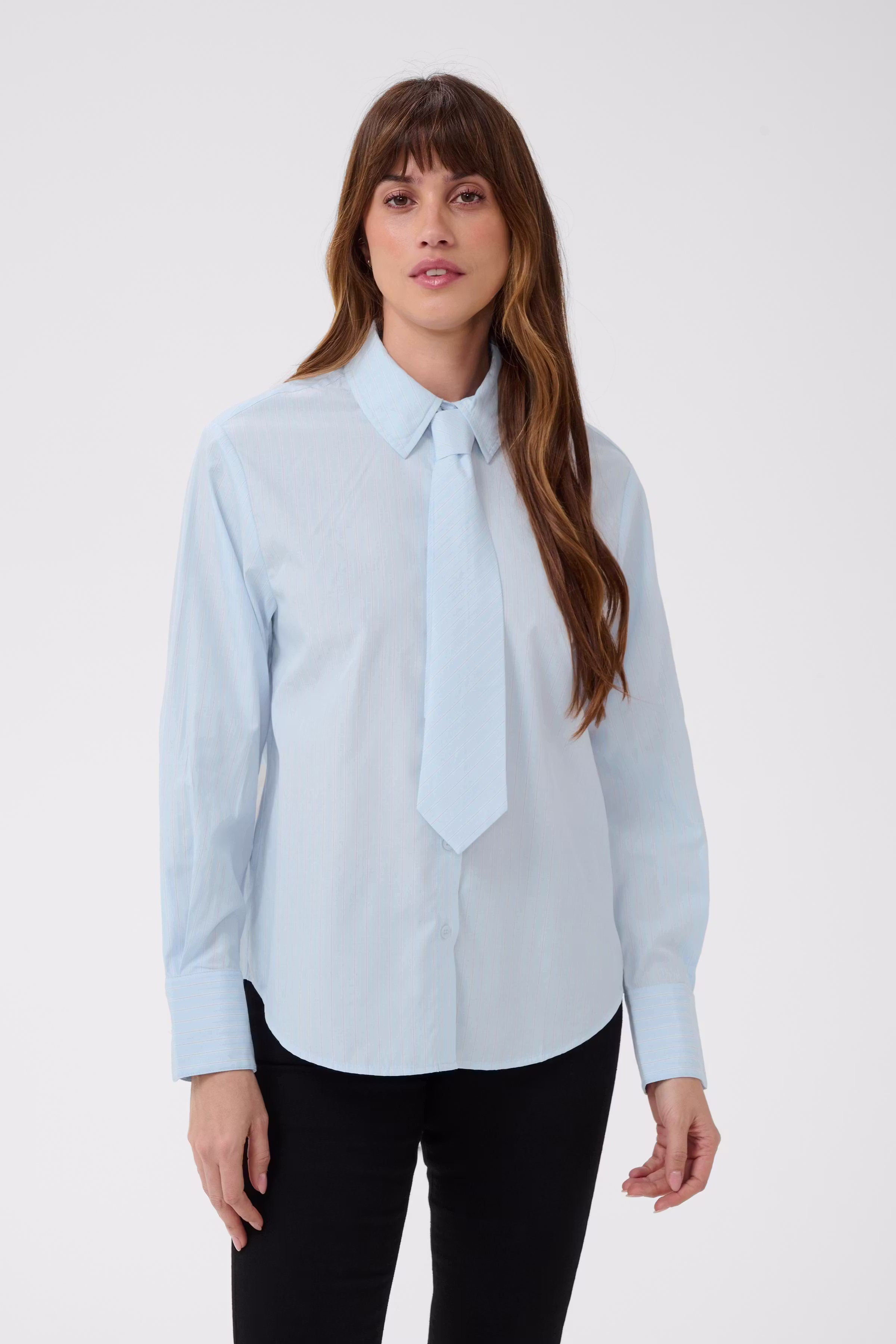 KAliana Skjorta LOOKBOOK FRONT 10513086-1000716