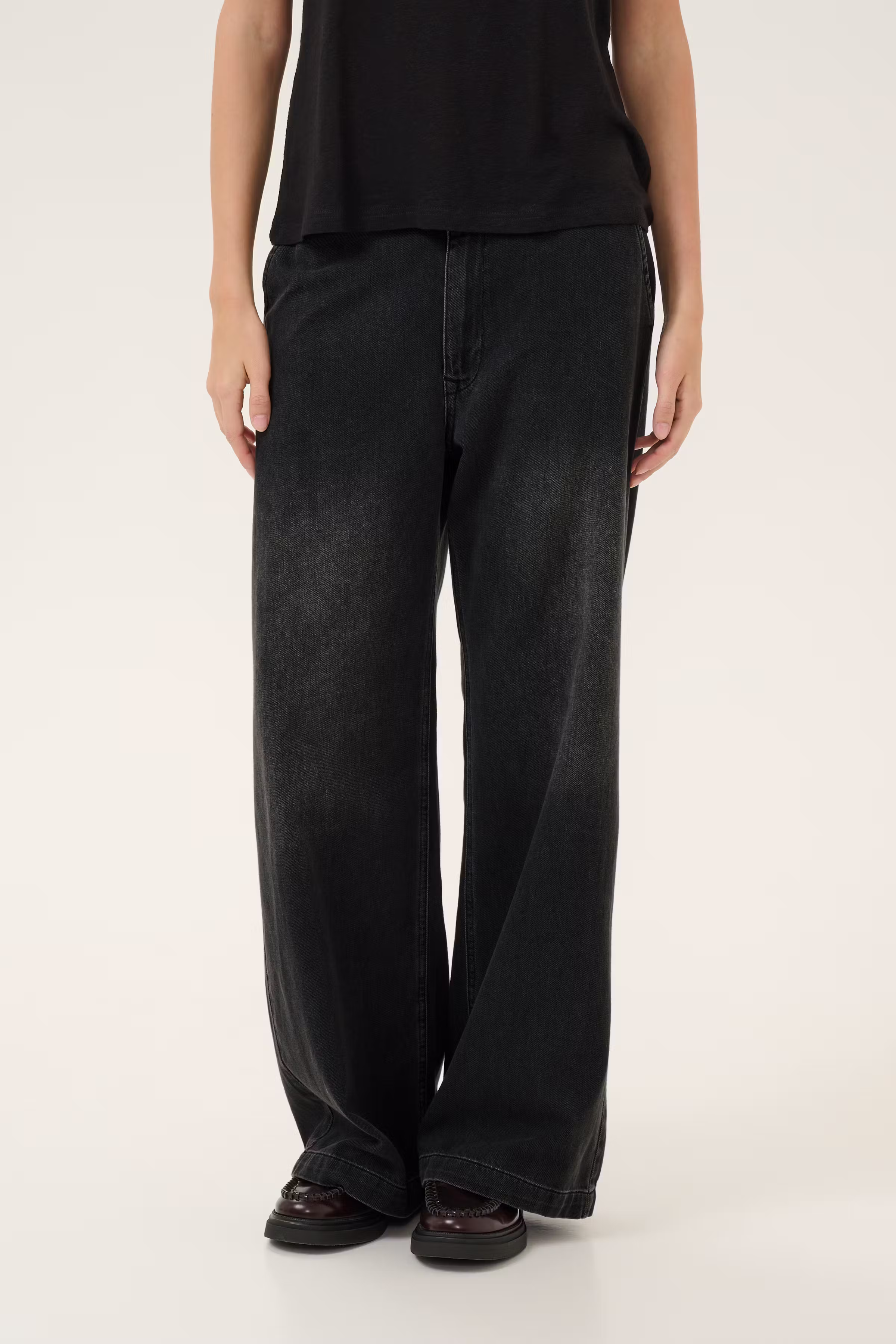 MaloMW Wide hose LOOKBOOK FRONT 10704346-100086