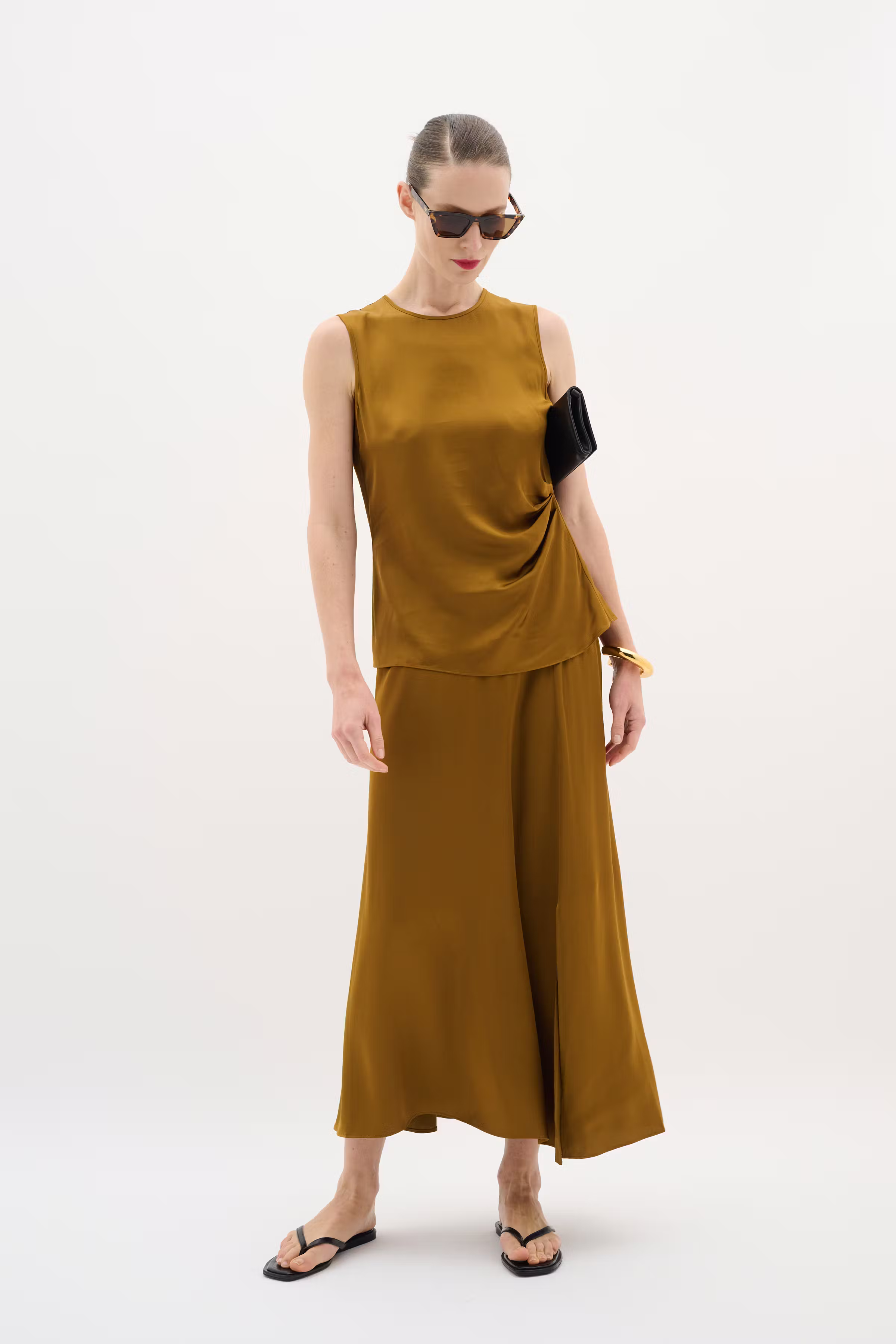 KaylaIW Top LOOKBOOK FRONT 30110549-180840