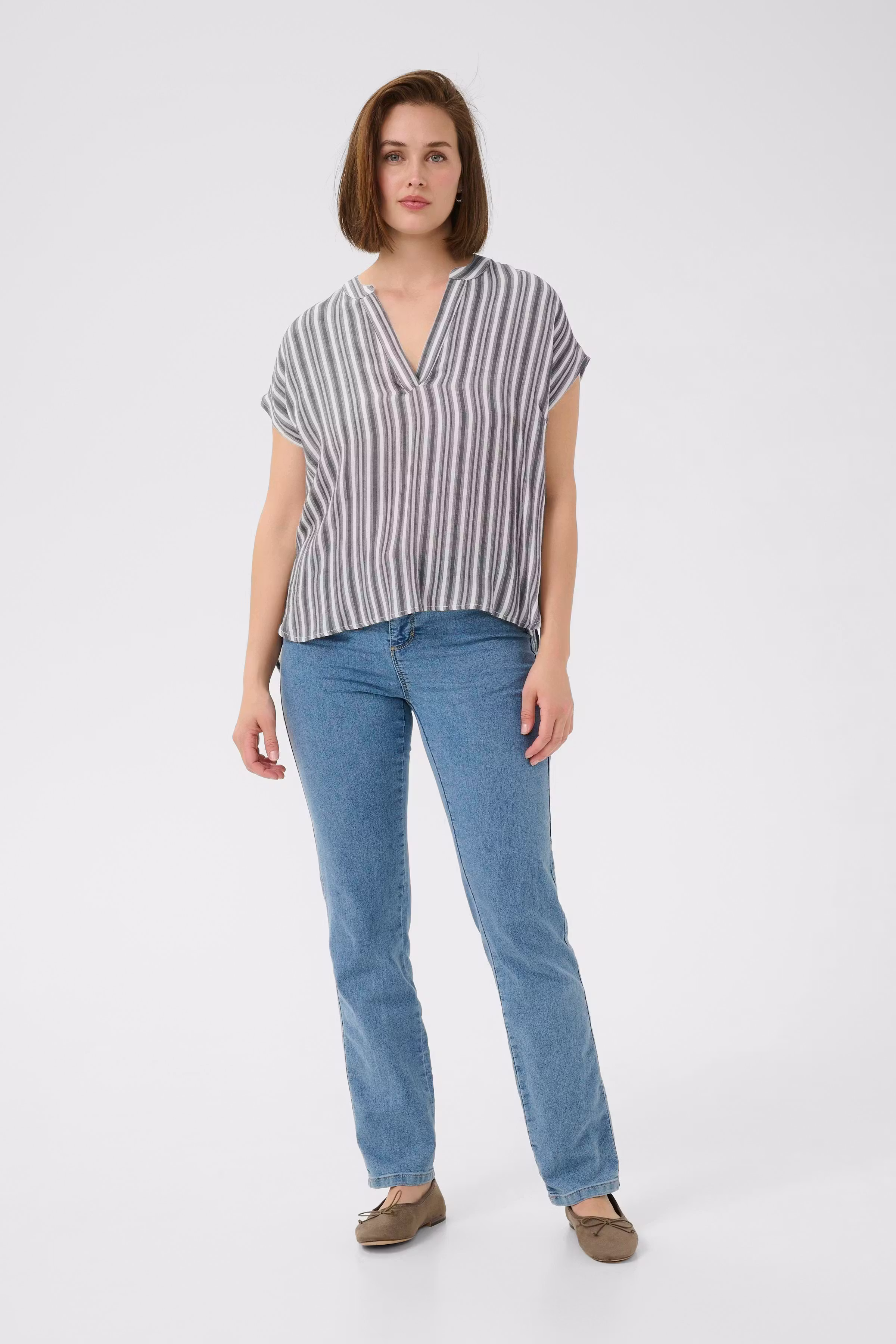 KAanja Blouse LOOKBOOK FRONT 10510118-107947