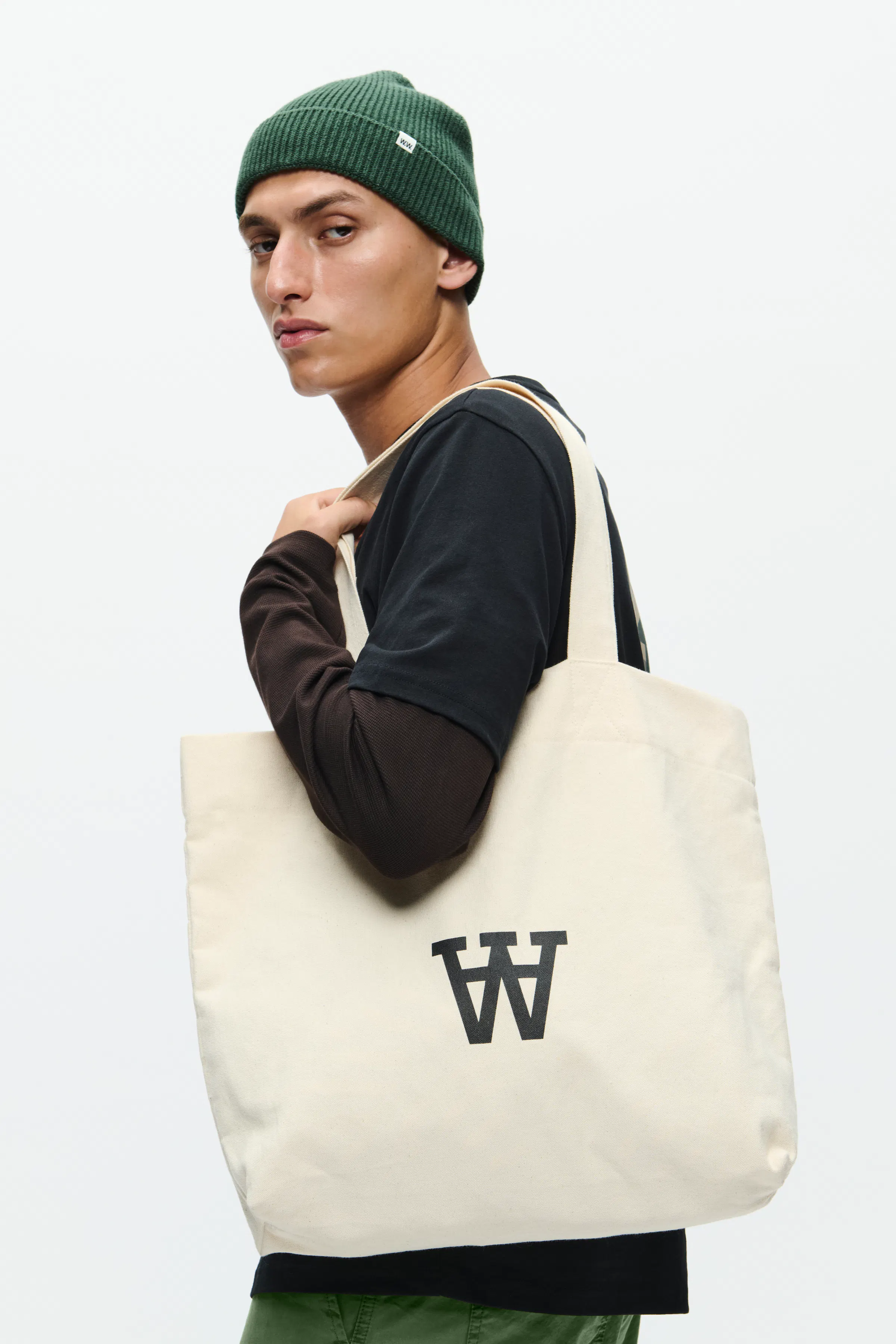 WWConner Taske LOOKBOOK FRONT 30251819-304338