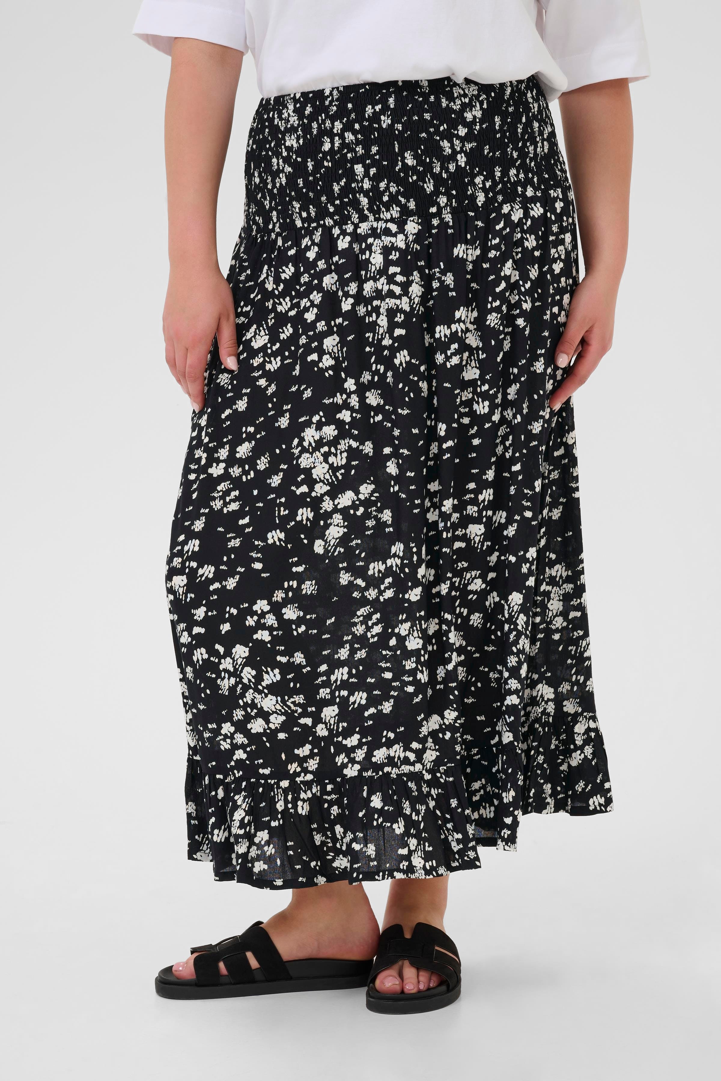 KCbella Skirt LOOKBOOK FRONT 10583471-107908